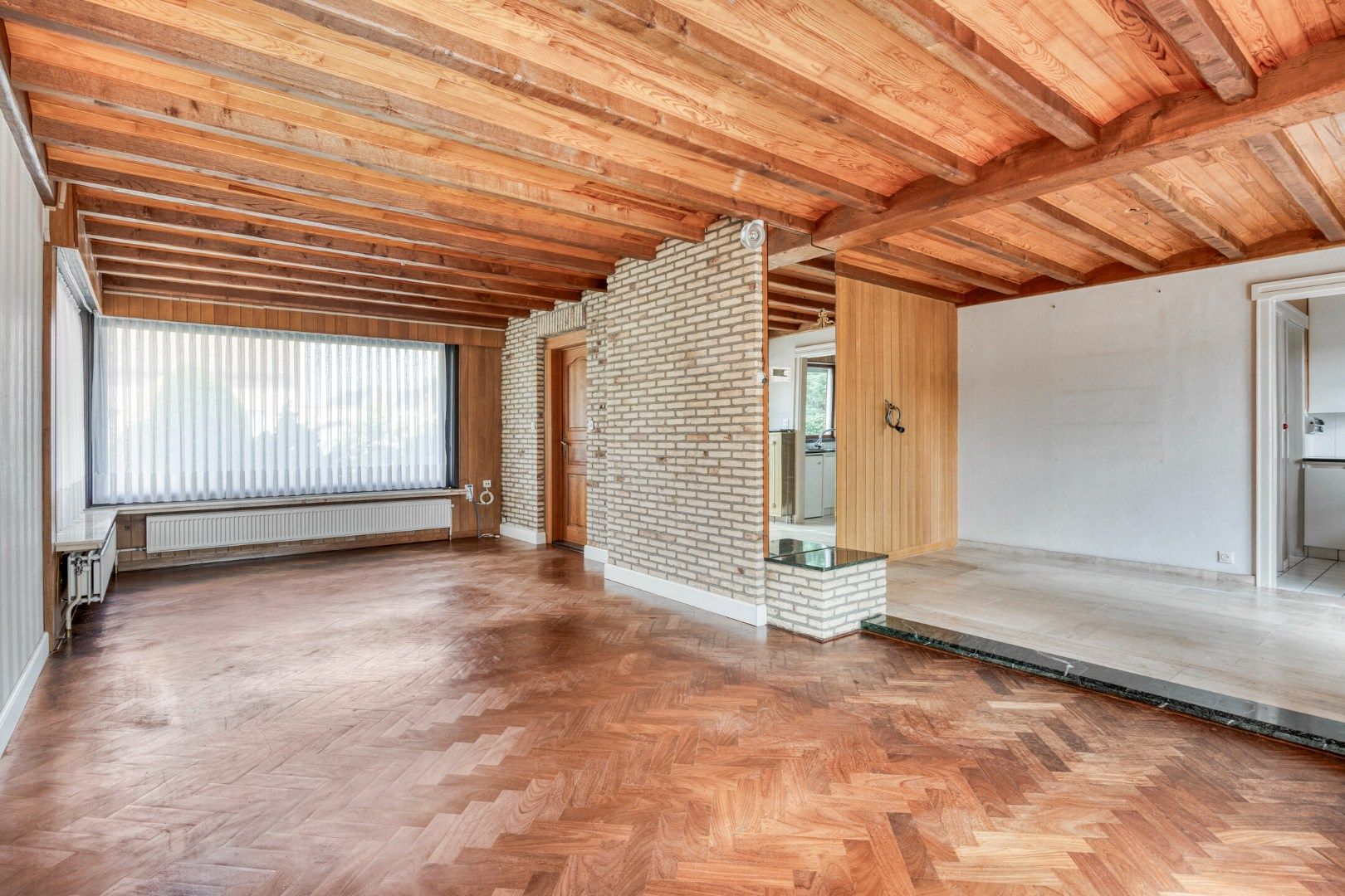 Te renoveren woning met 4 ruime slpks en praktijkruimte op 493 m² te St.-Jozef-Olen ! foto 4
