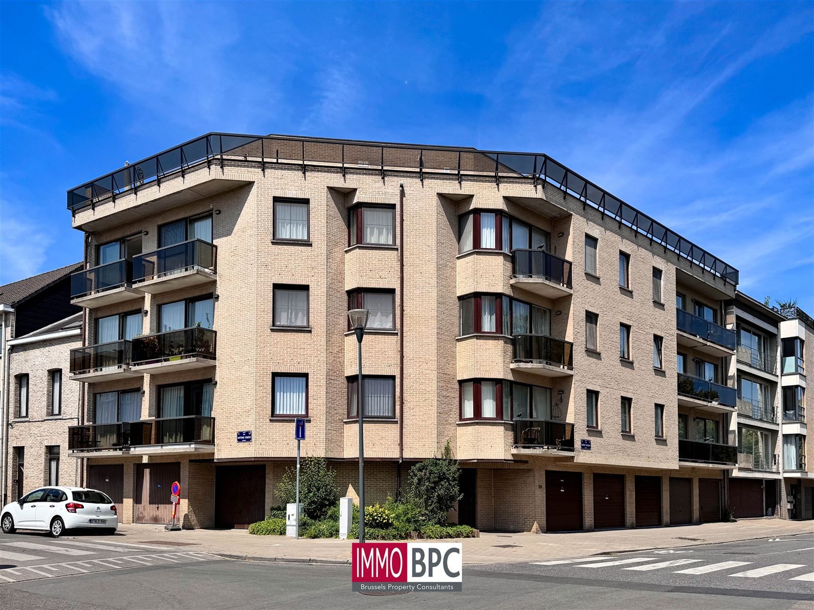 Instapklaar appartement met 2 slaapkamers met  garage  foto 21