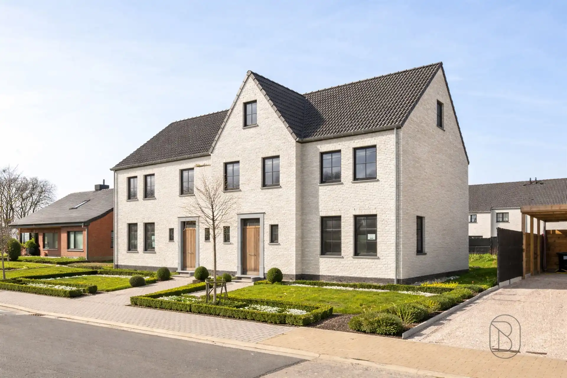 Landelijke nieuwbouwwoning in rustige woonwijk foto {{pictureIndex}}