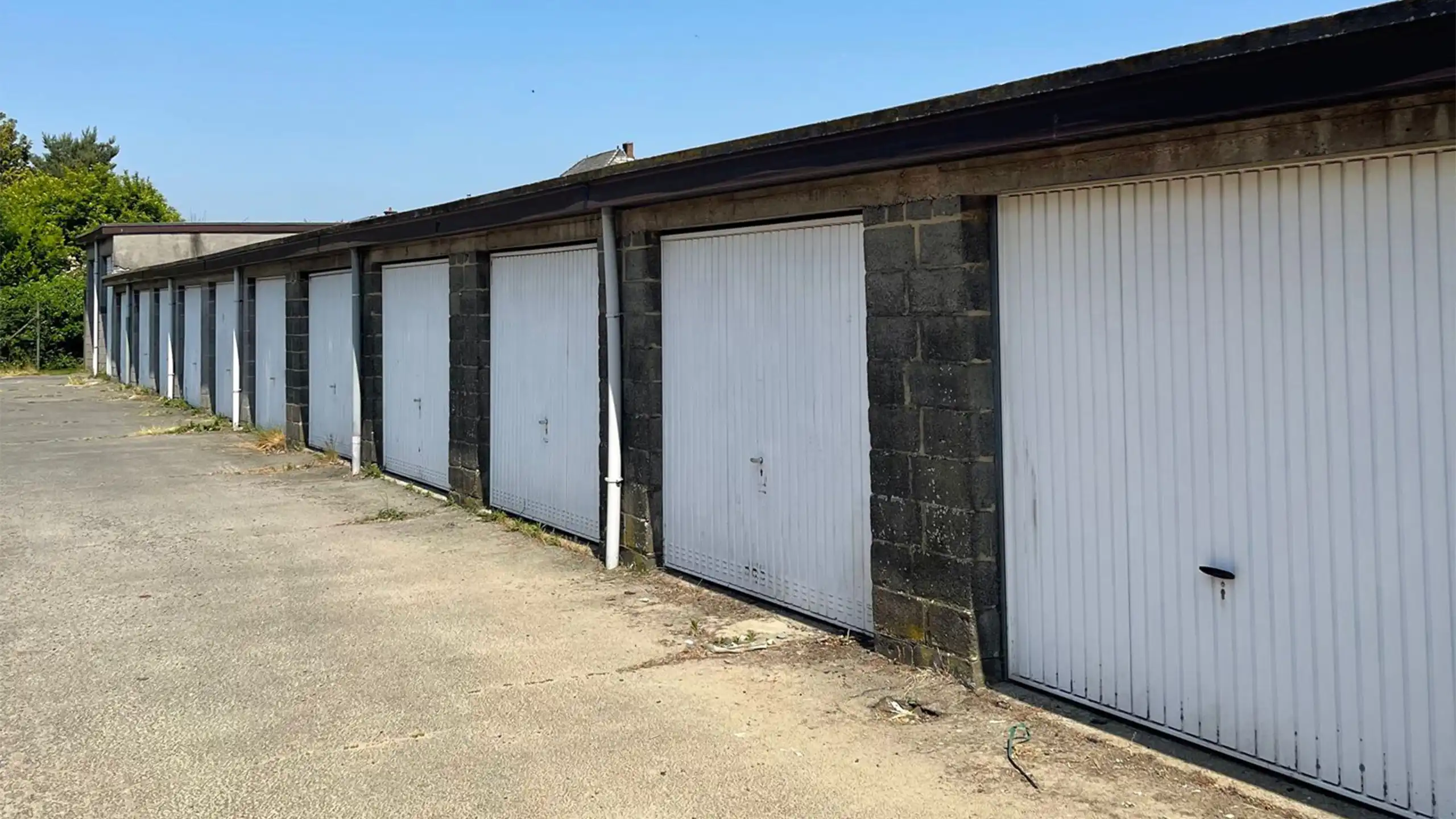 Ruime garageboxen te centrum Ruisbroek foto 2