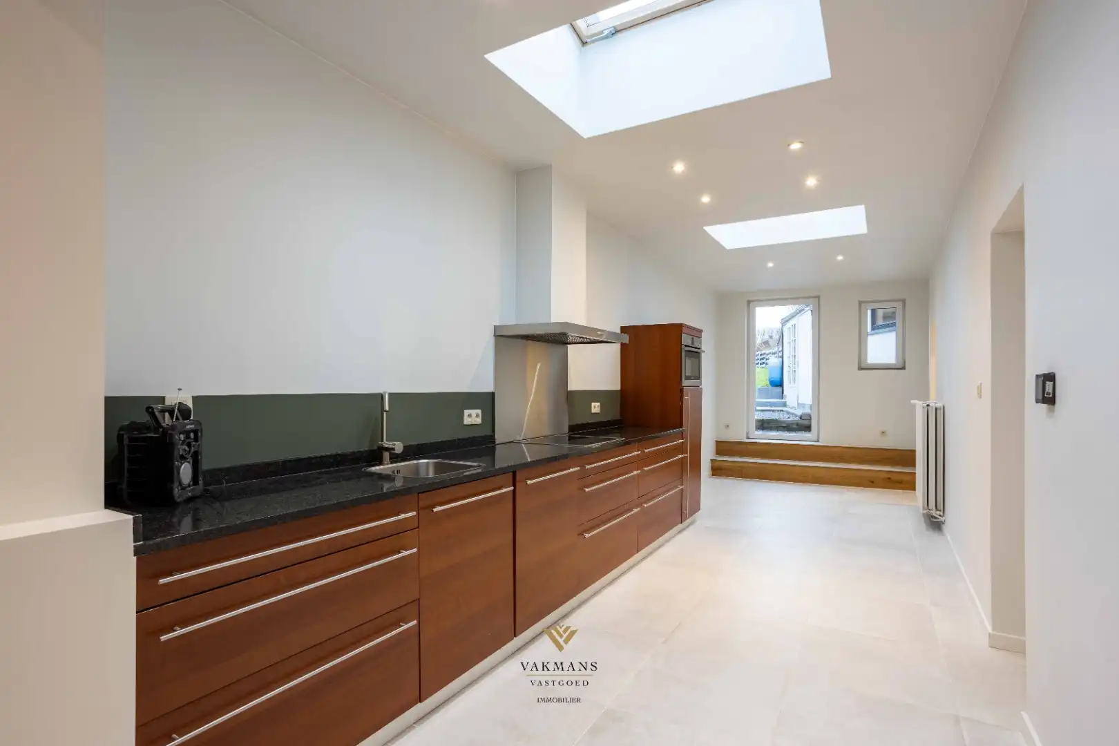 Prachtige gerenoveerde woning met 3 slaapkamers en tuin foto 10