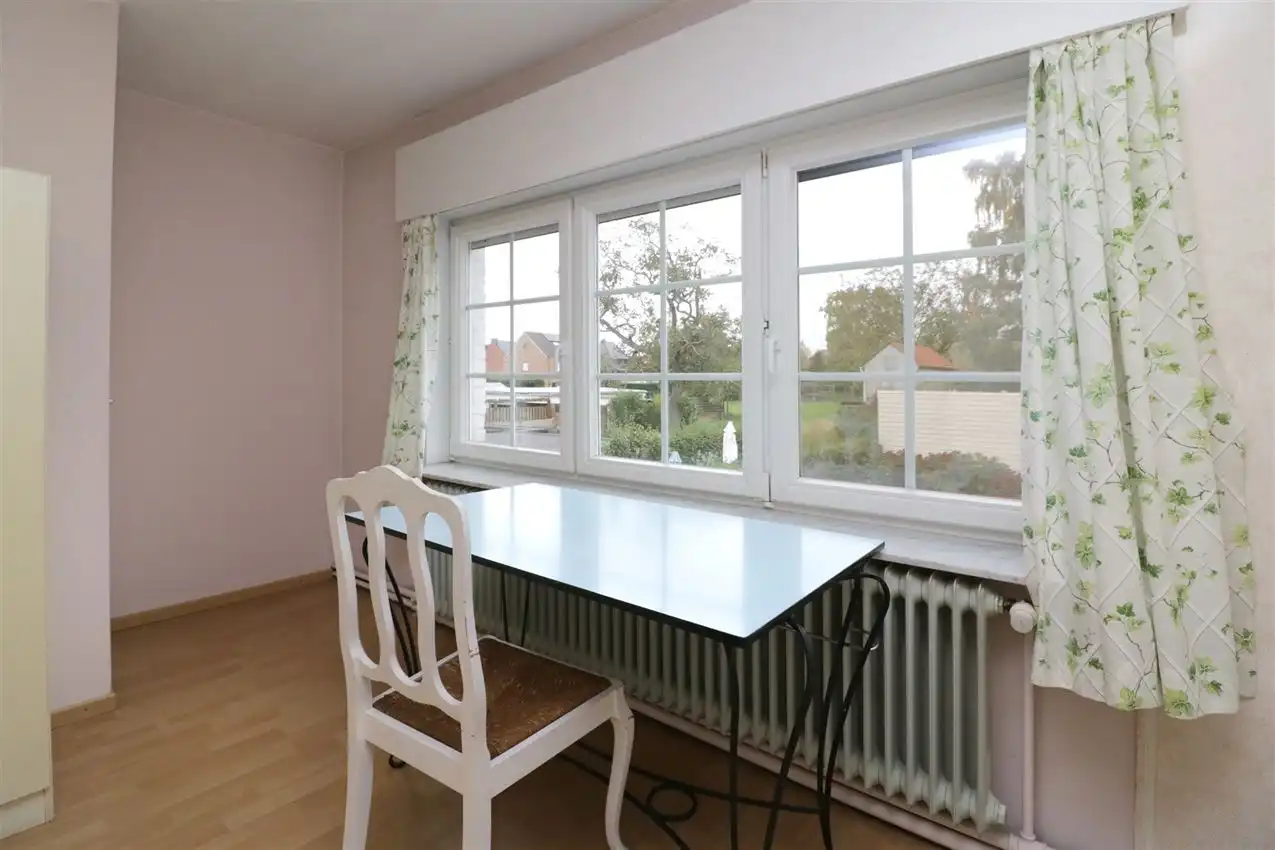 label c, nabij station, garage voor vijf wagens foto 33