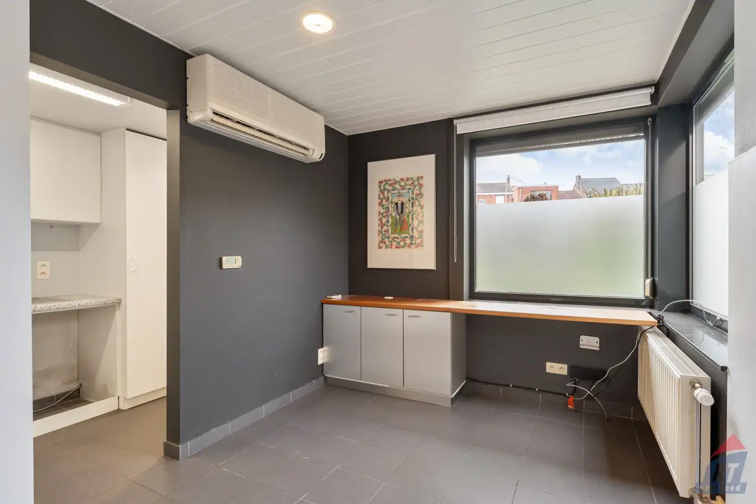 Veelzijdig pand met praktijkruimte en duplex appartement op toplocatie in Sint-Truiden foto 5