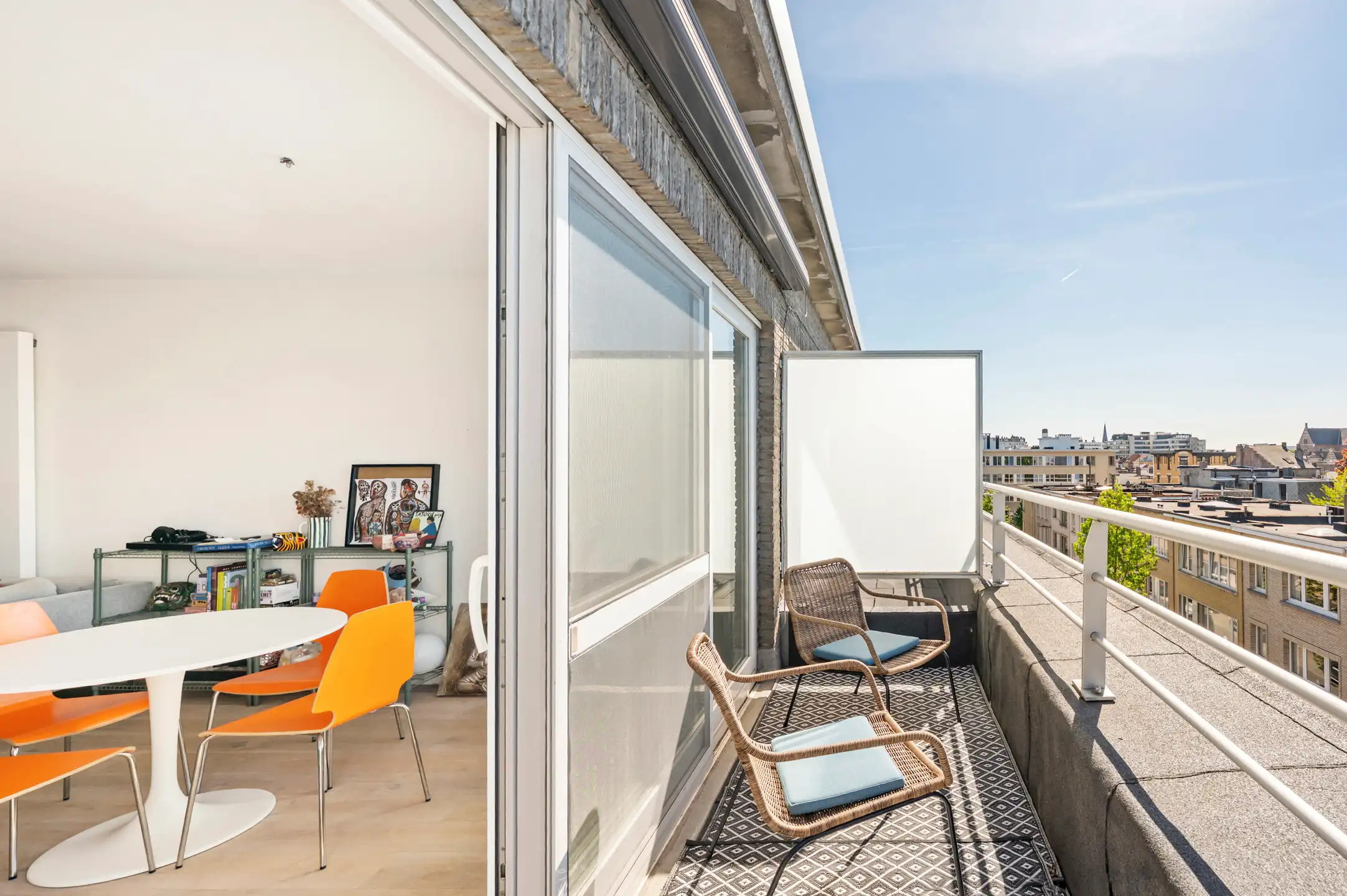 Lichtrijk penthouse met terras in Antwerpen foto 2
