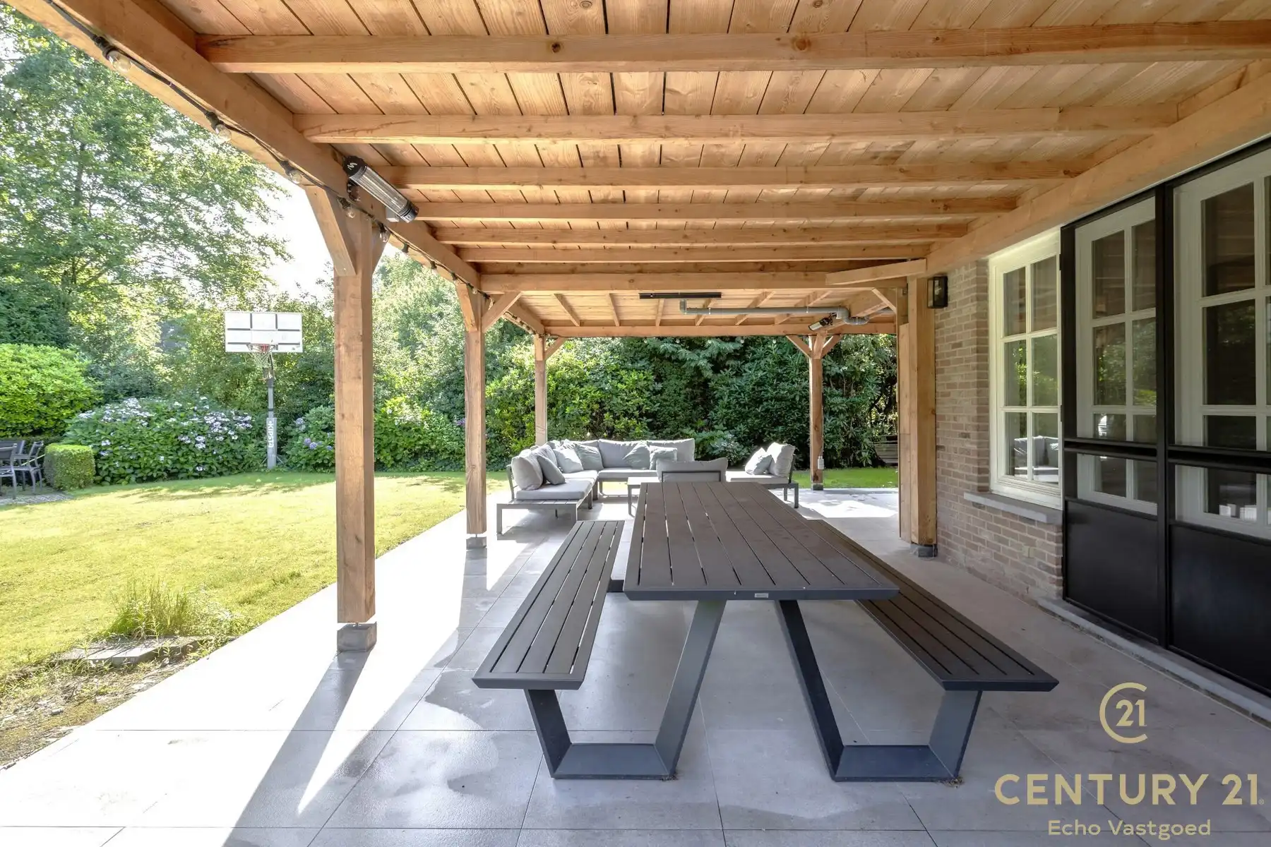 Ruime, gerenoveerde, energiezuinige villa met zwembad foto 14