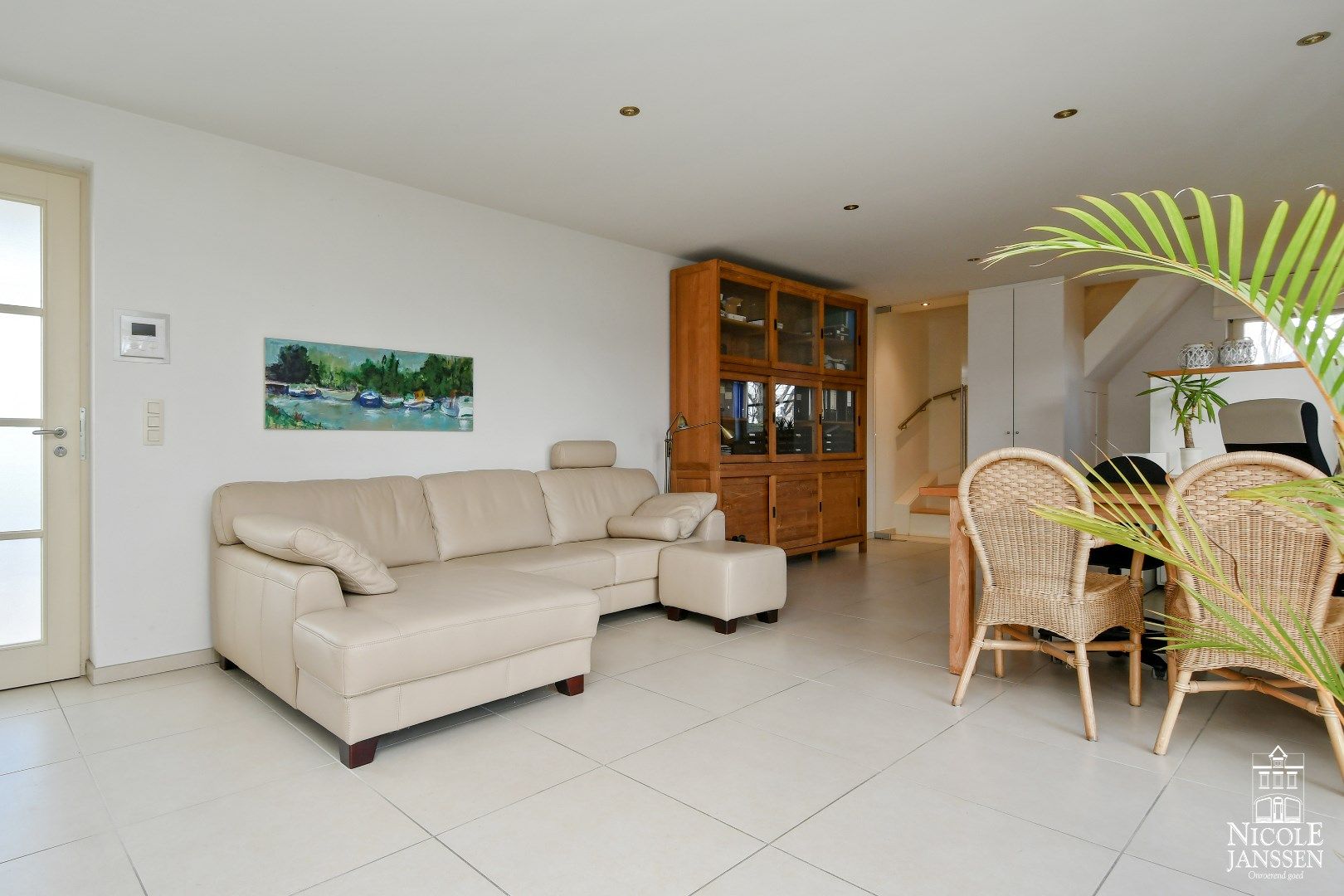 Verrassend ruime woning met bijgebouw en mooie tuin met zwembad foto 25