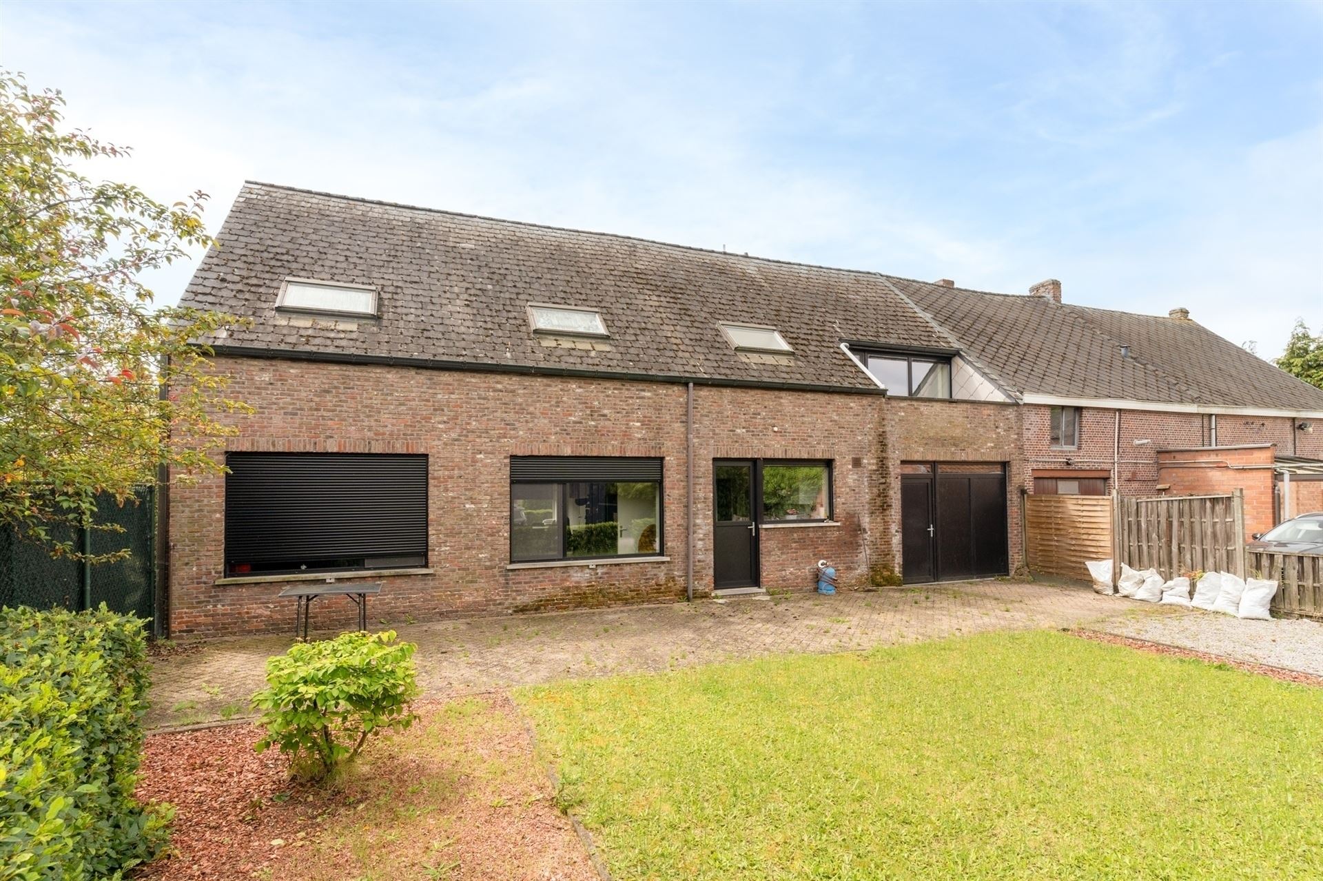 Meergezinswoning bestaande uit 2 app, tuin en dubbele carport foto 13