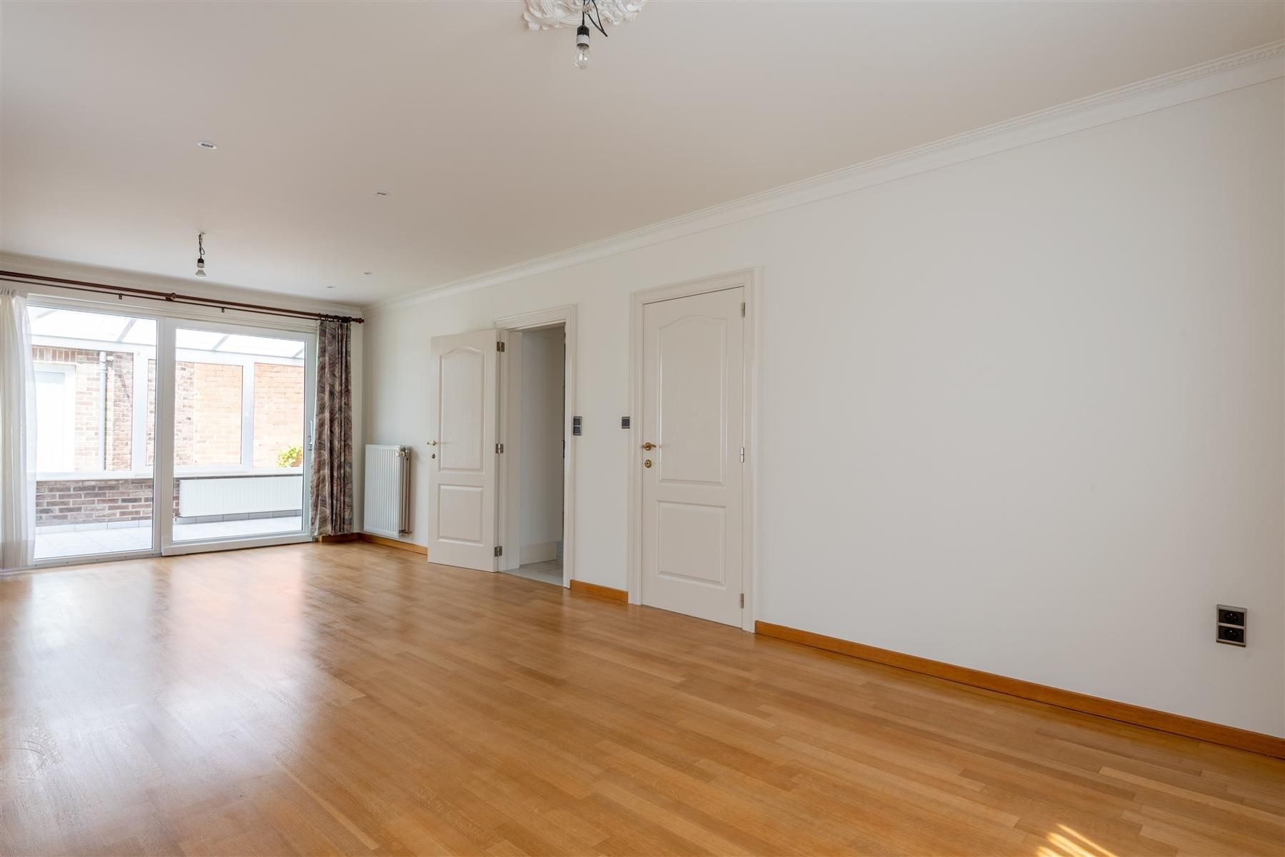 Gelijkvloersappartement met garage foto 5