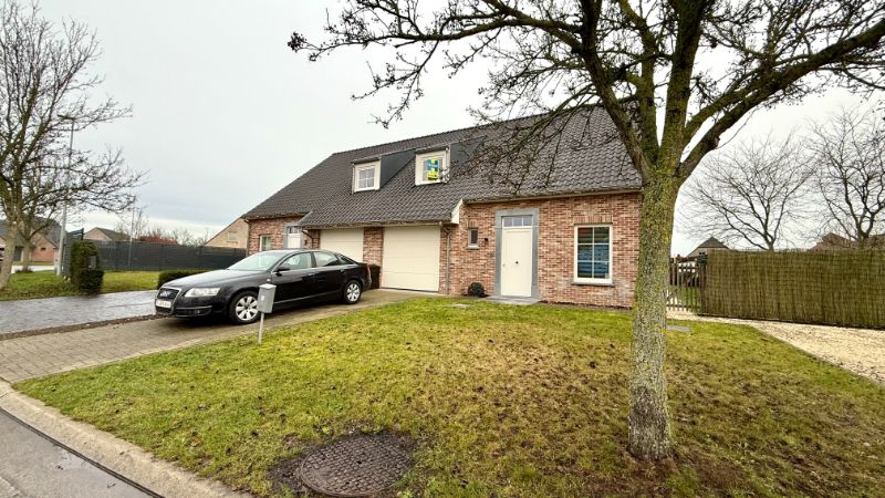 HOB met 3 slaapkamers foto {{pictureIndex}}