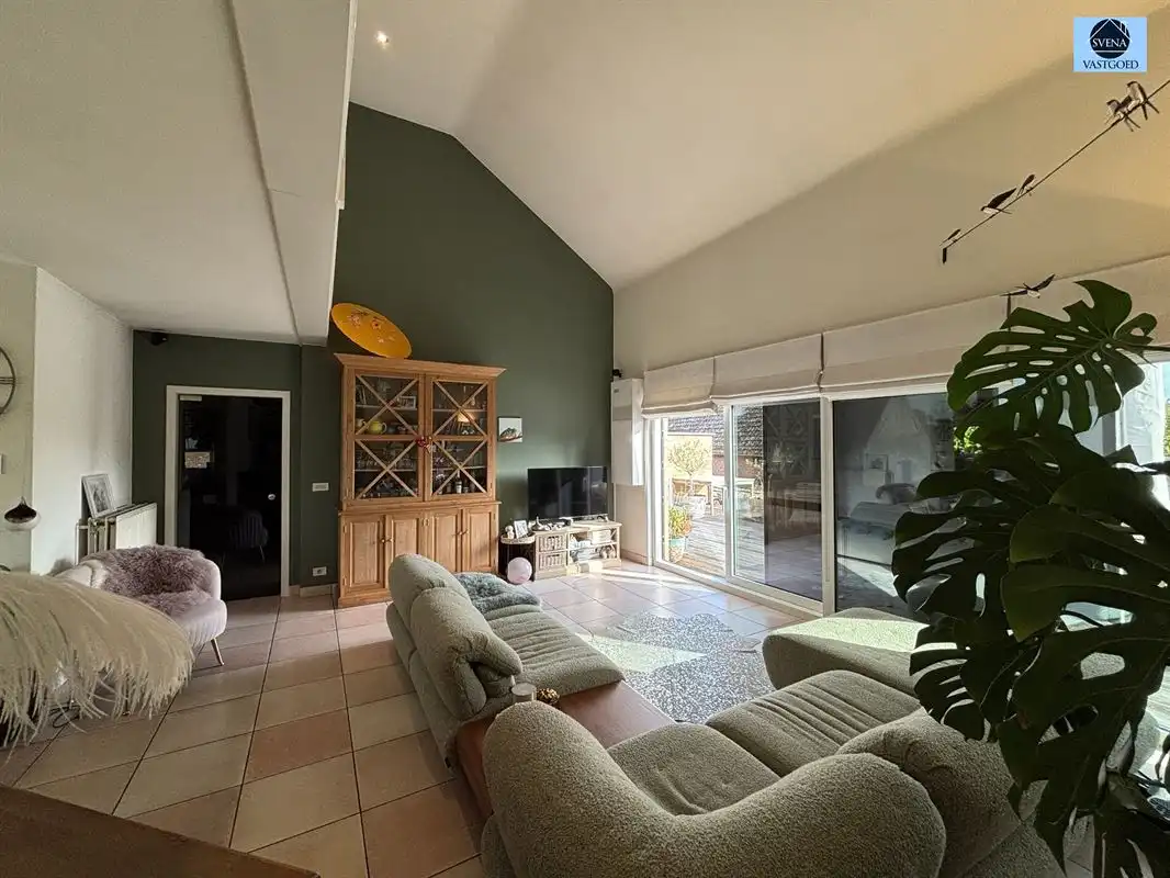 COMMERCIELE RUIMTE MET DUPLEXAPPARTEMENT- VEEL MOGELIJKHEDEN EN UITSTEKENDE ZICHTBAARHEID foto 18