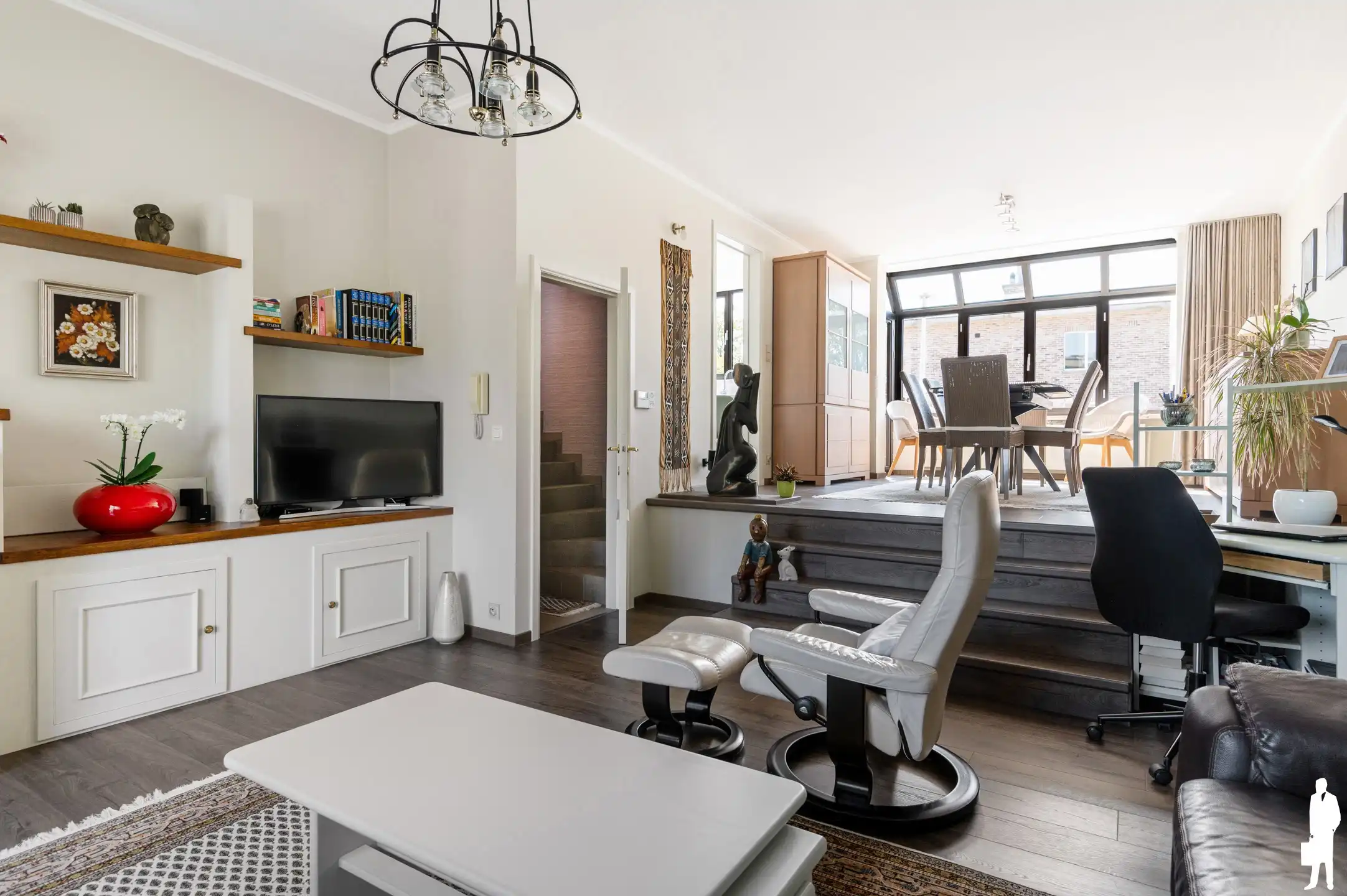 Bel-etage met 3 SLPK, dubbele garage en tuin foto 5