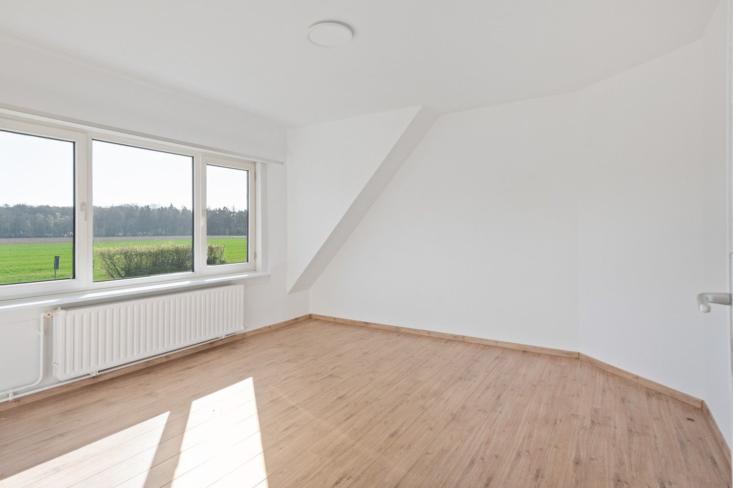 Landelijke halfopen bebouwing met grote tuin en 2 slaapkamers in Wijnegem! foto 12