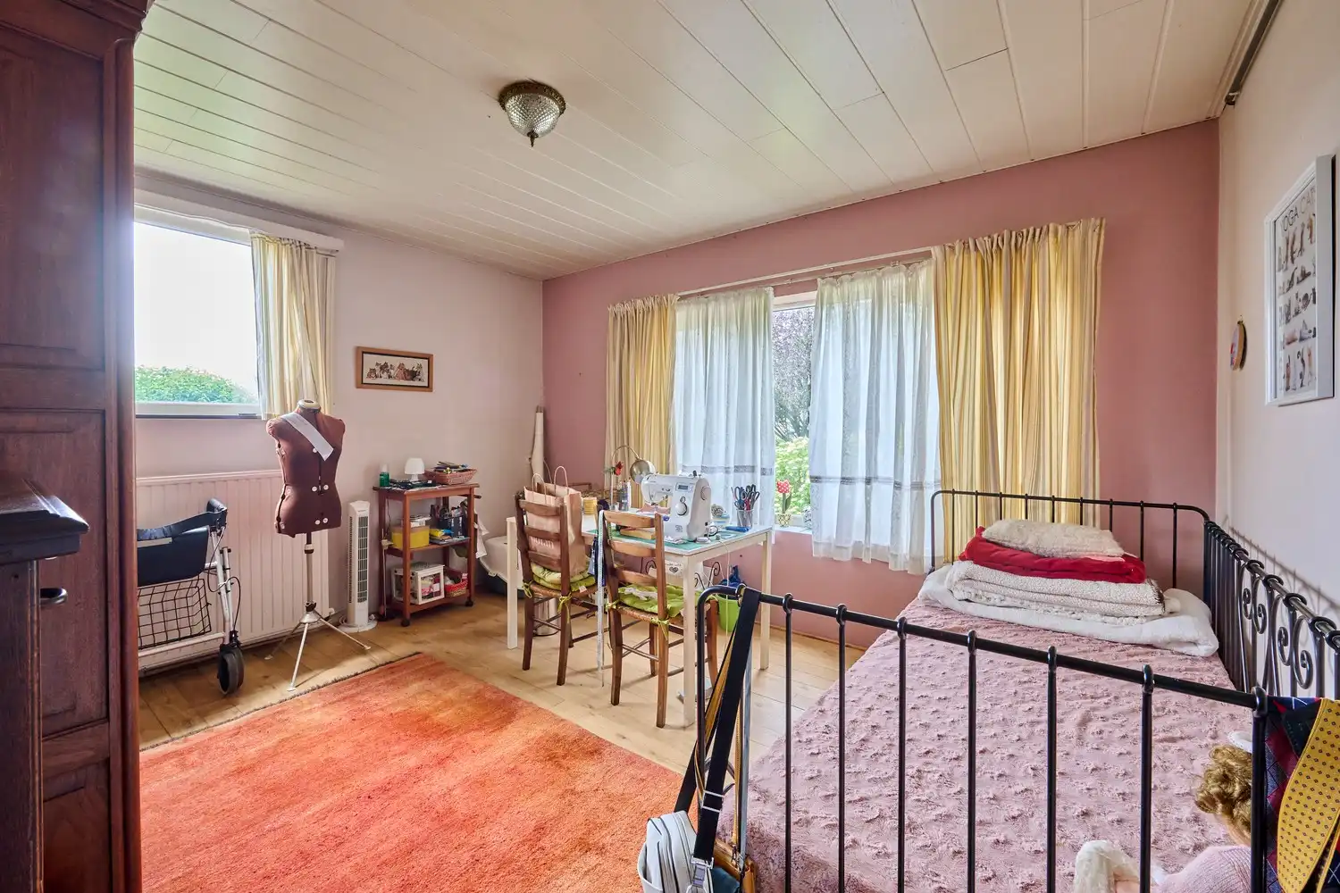 Vrijstaande karakteristieke woning met 4 slaapkamers gelegen op een fraai gelegen perceel foto 13