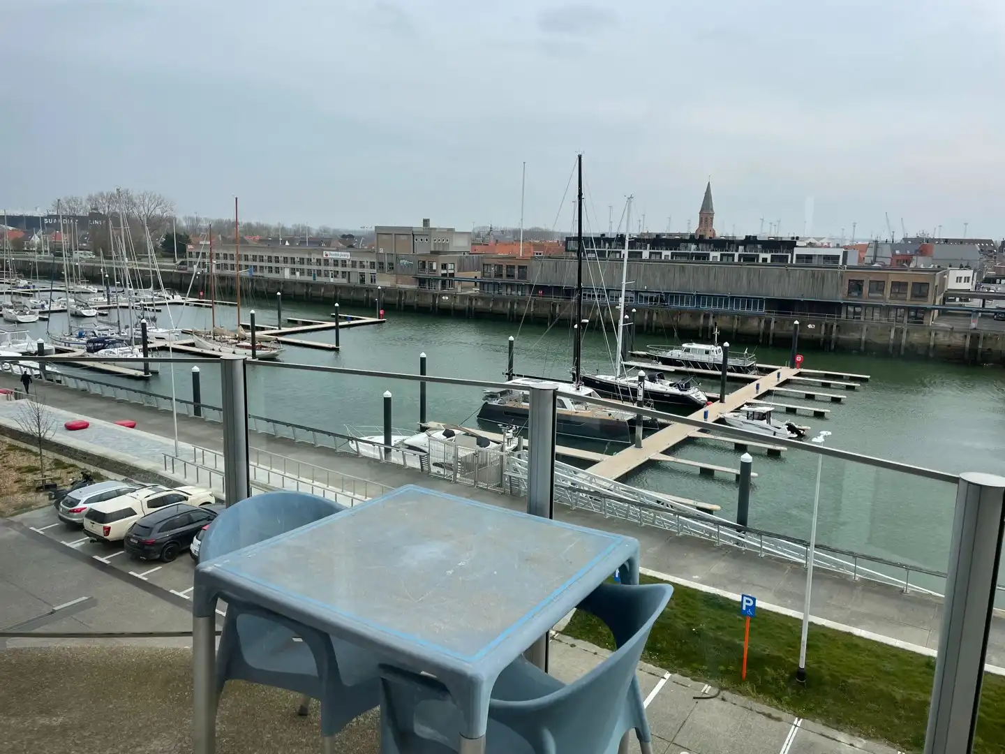 Gemeubeld appartement met prachtig zicht op de jachthaven foto {{pictureIndex}}