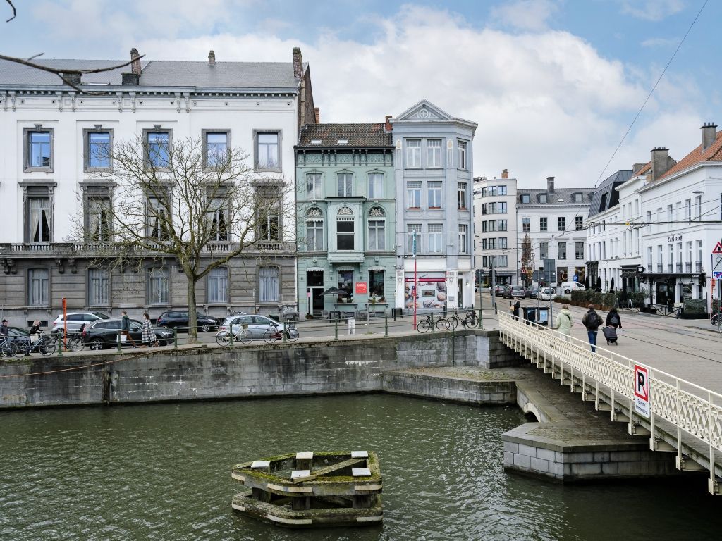 Hoofdfoto van de publicatie: Recollettenlei – Op te frissen appartement gelegen op de bovenste verdieping van een kleine residentie met prachtige zichten.