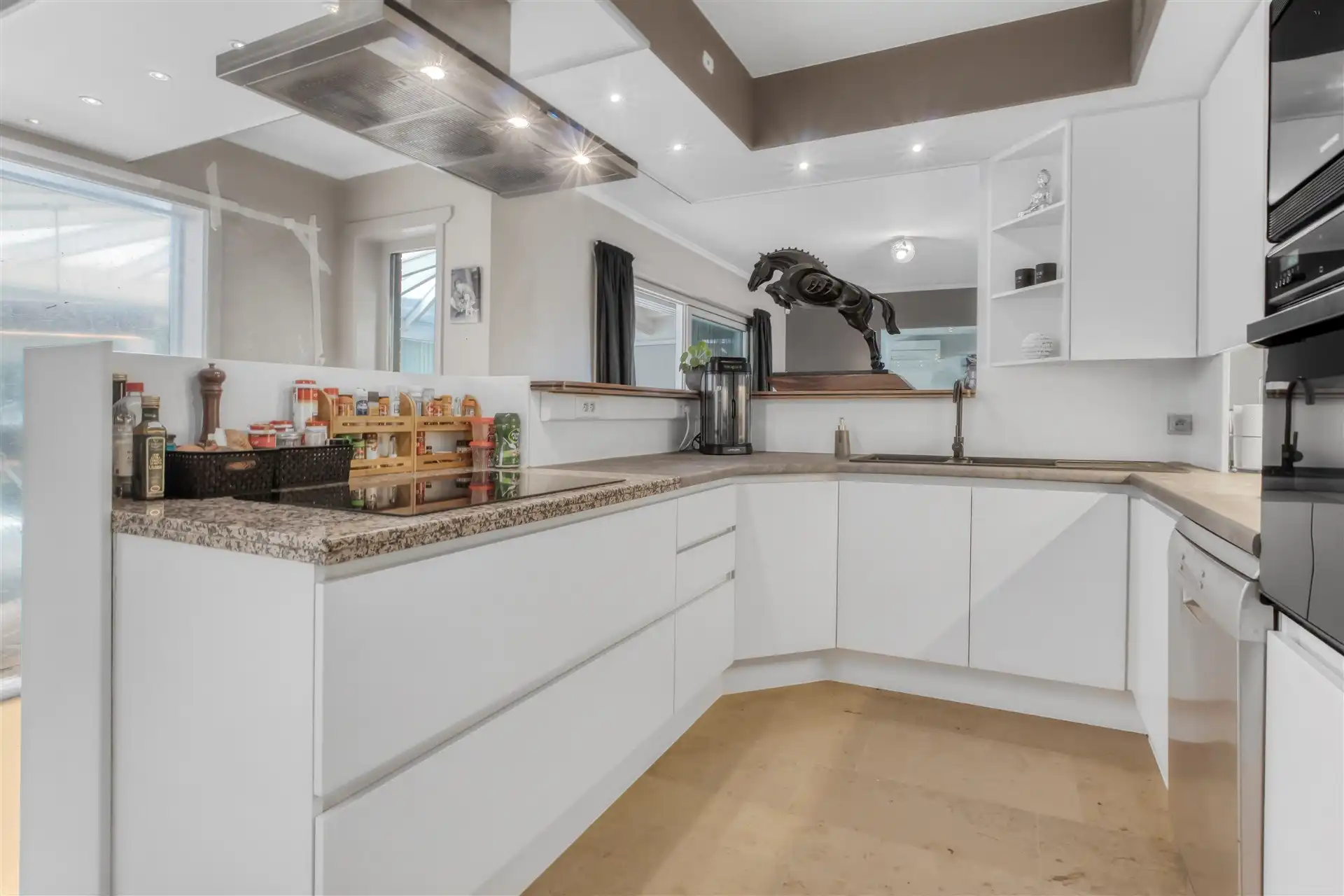 Villa met prachtige tuin, zwembad en bijgebouwen op 2.063m². foto 18