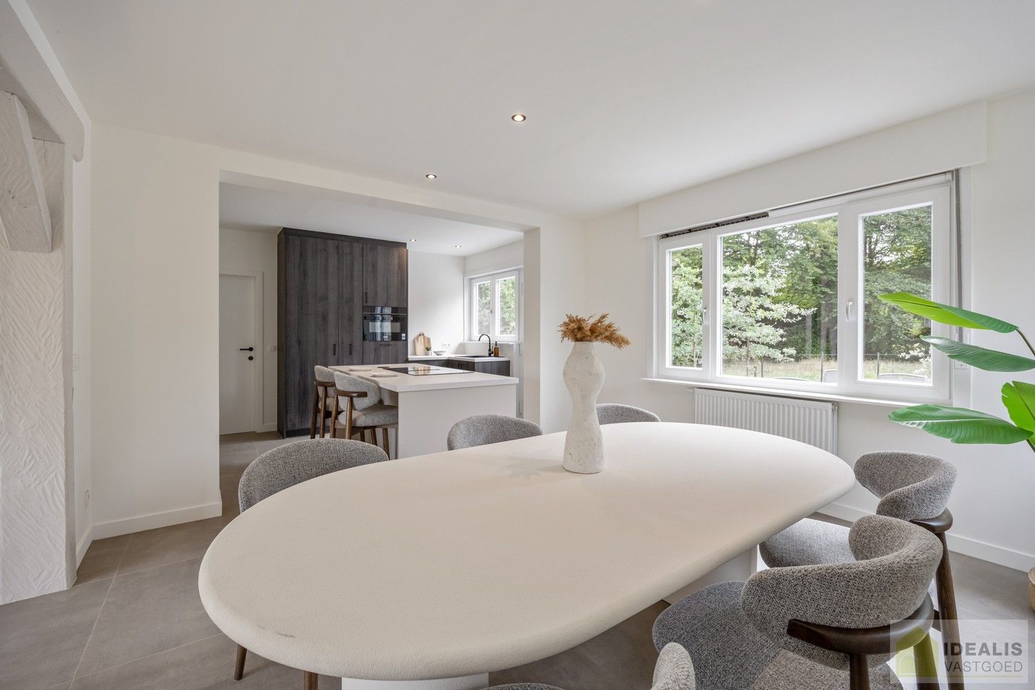 PRACHTIG GELEGEN EN INSTAPKLARE VILLA IN NIEUWBOUWSTAAT! foto 11