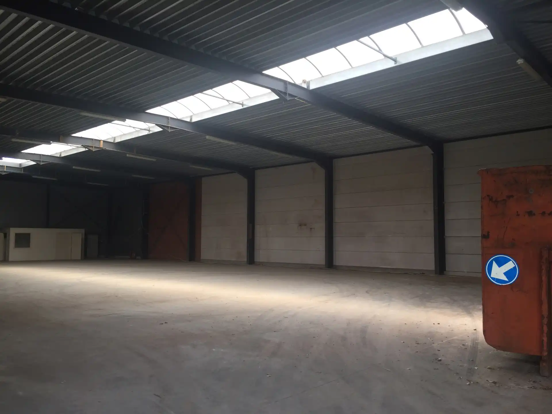 Magazijn Unit C - 880m² met kantoren te huur foto 11