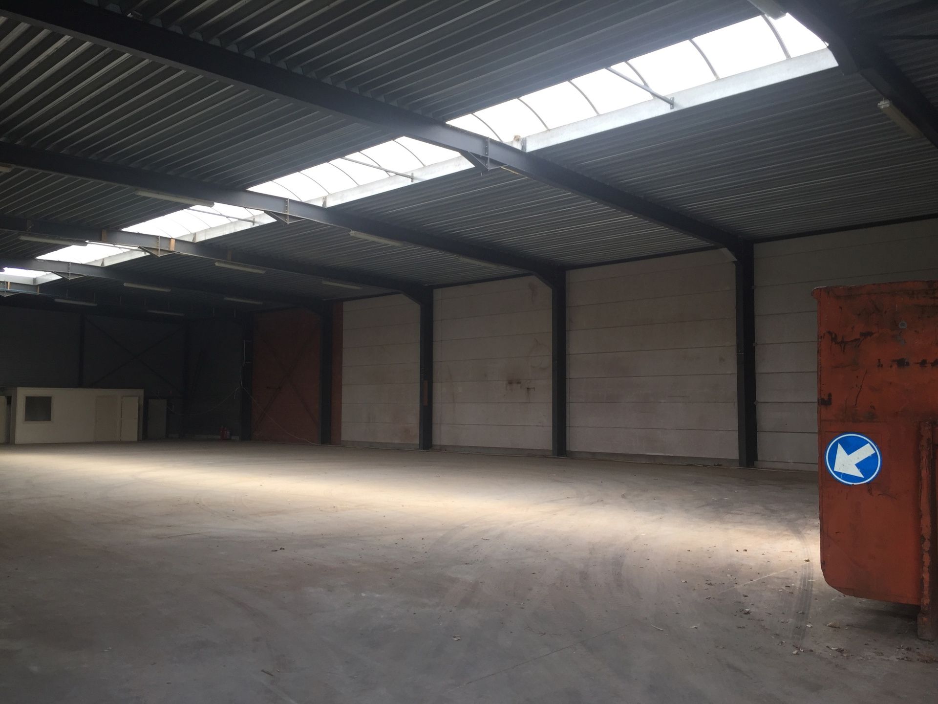 Magazijn Unit C - 880m² met kantoren te huur foto 11