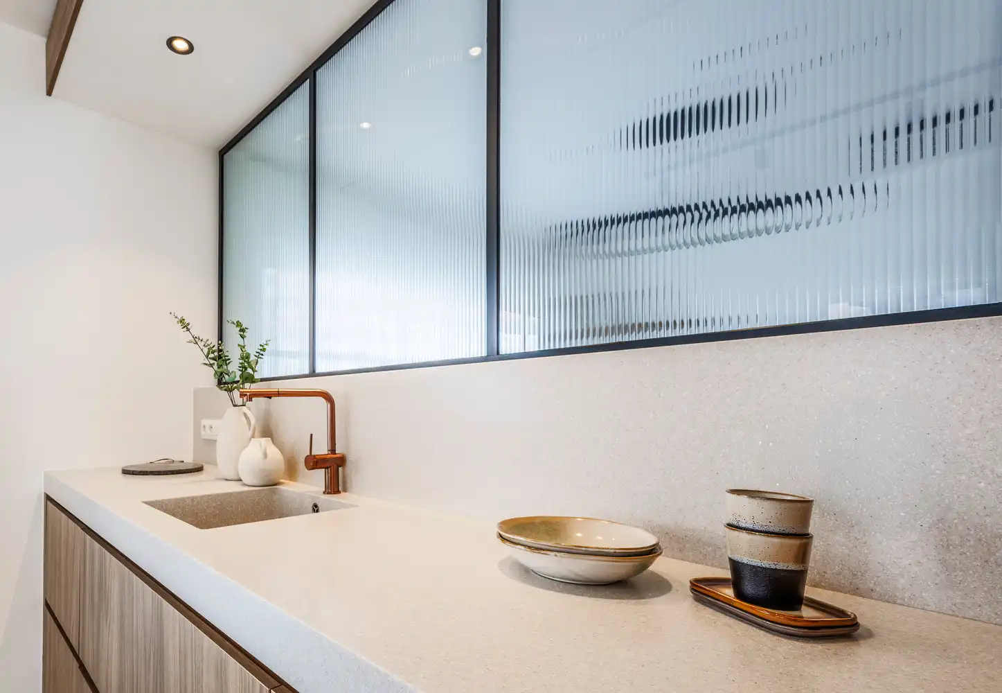 Stijlvolle vrijstaande villa met schitterende zongerichte terrassen, uitstekend gelegen op een boogscheut van het strand foto 9