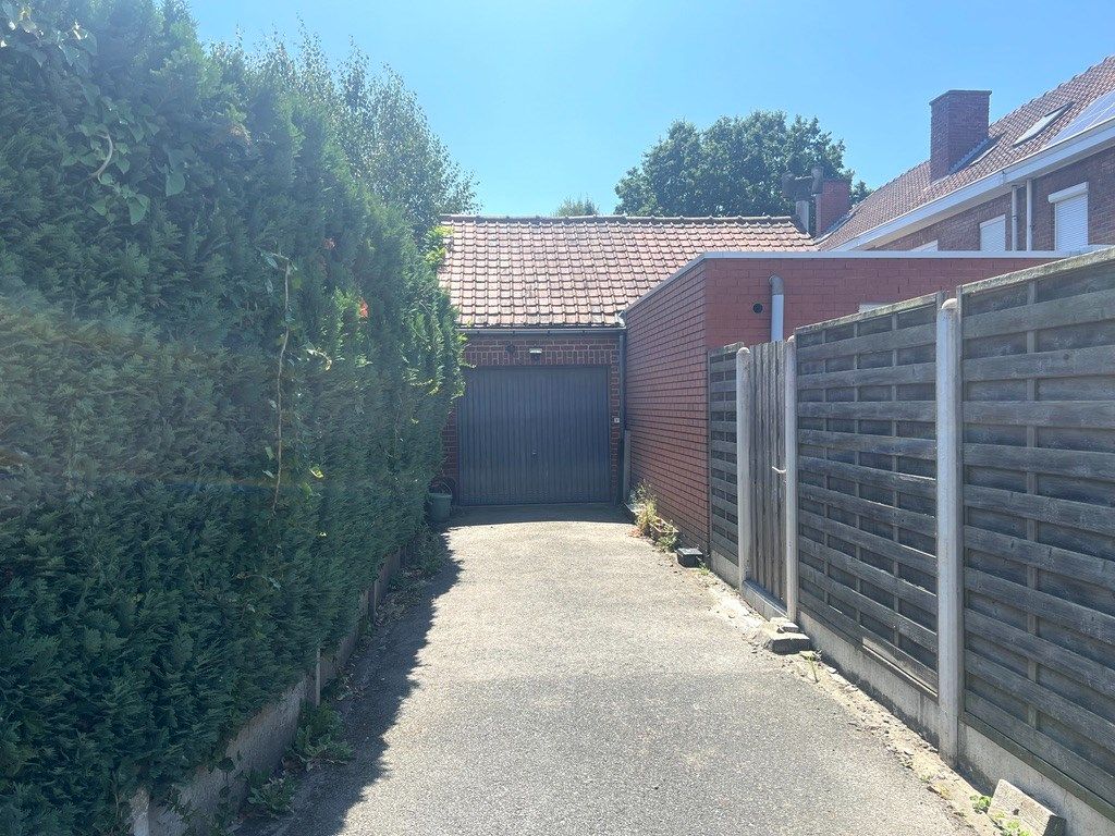 Rijwoning met garage en uitweg te koop te Harelbeke foto 23