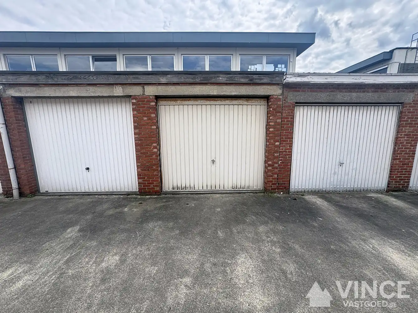 Garagebox te koop – Inrit naast Gemzenstraat 39 foto 2