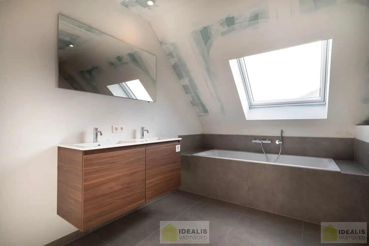 NIEUWBOUWWONING IN HET CENTRUM VAN HAMONT foto 11