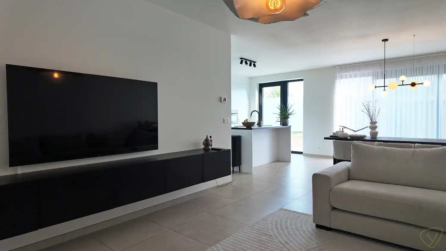 Halfopen prachtig afgewerkte woning vlakbij het centrum van Eeklo foto 3