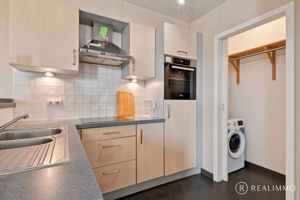 Ruim appartement met 2 slaapkamers, garage en parkeerplaats in Wielsbeke, ideaal gelegen voor comfortabel wonen! foto 8