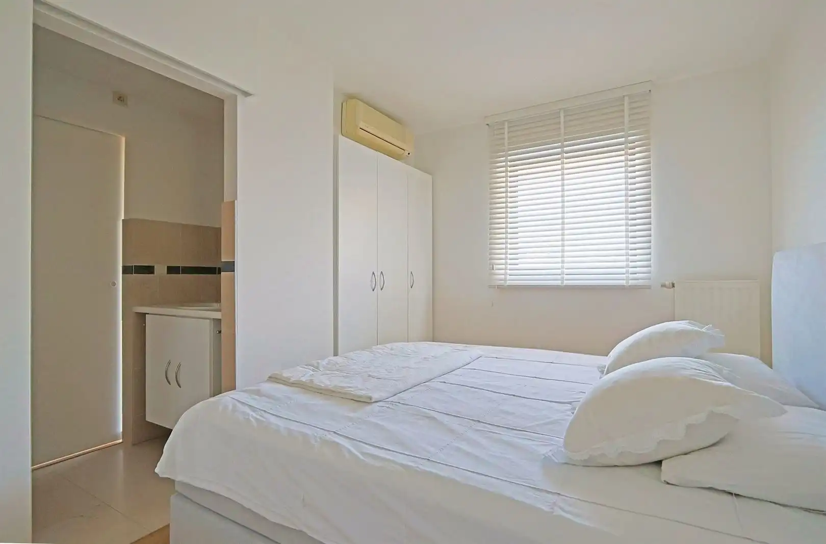 Instapklaar drie-slaapkamer appartement in het centrum foto 14