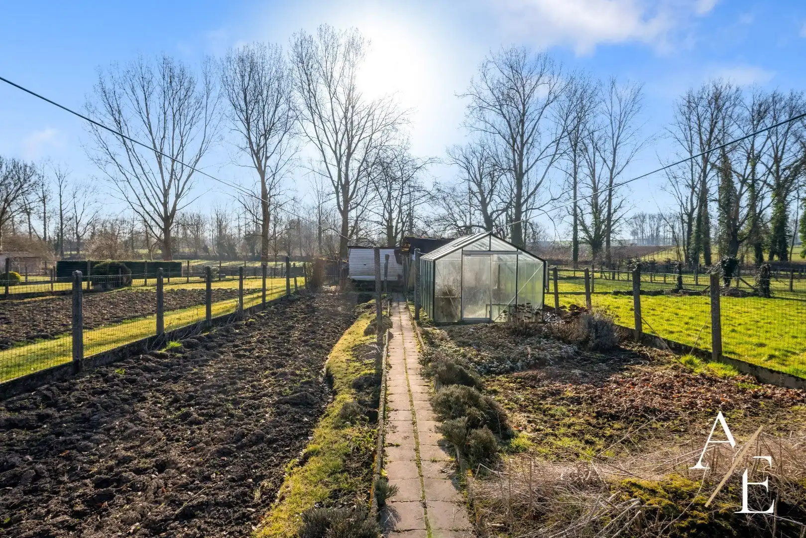 STEENHUIZE-WIJNHUIZE-Te renoveren woning in de natuur met grote tuin! foto 12