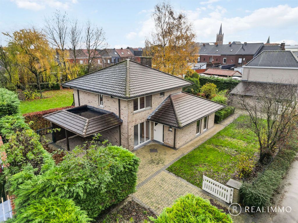 Verrassende villa op 1.699 m² ! foto {{pictureIndex}}