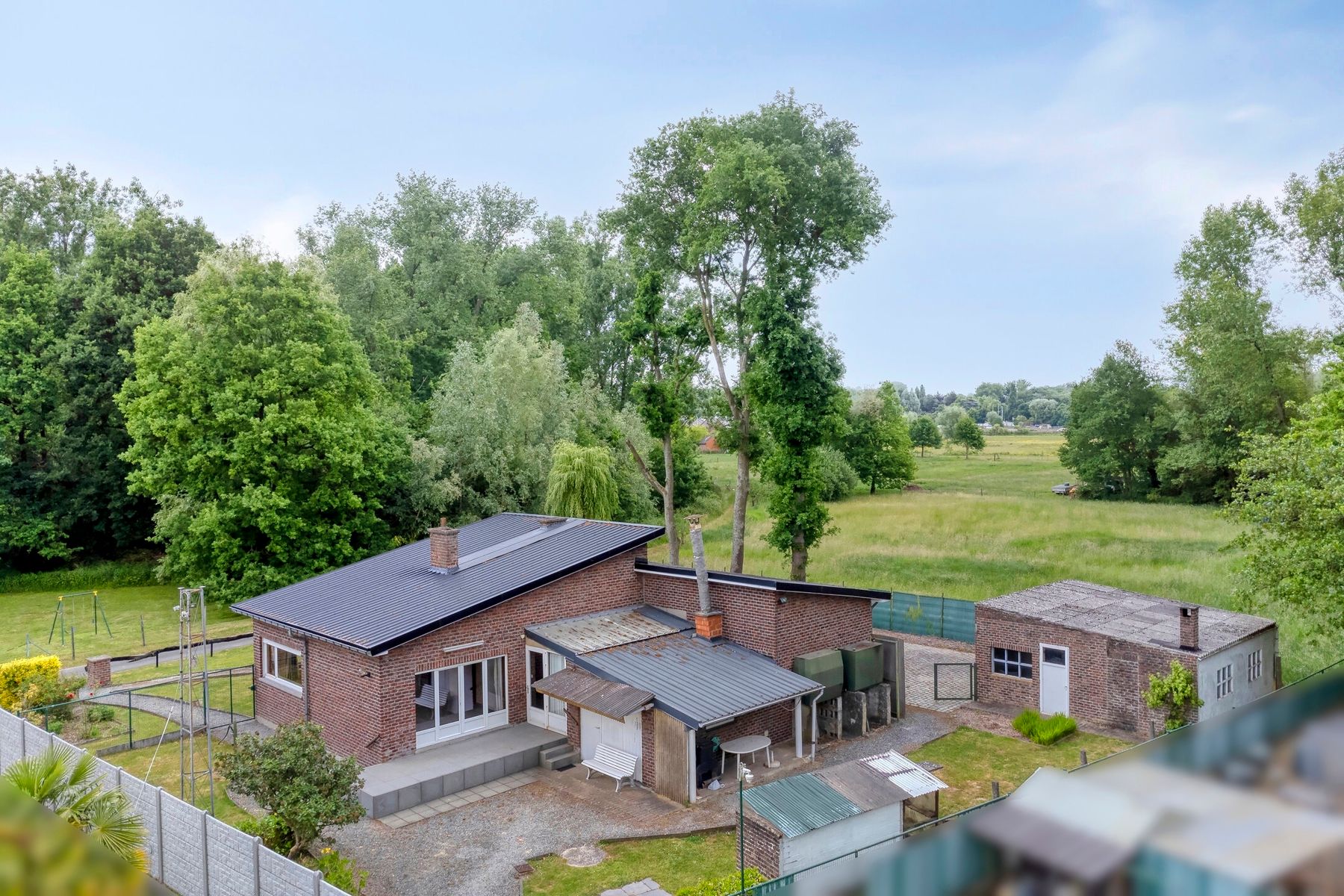 Uniek gelegen bungalow-villa - 4 slpk, tuin en garage (52m²) foto 4
