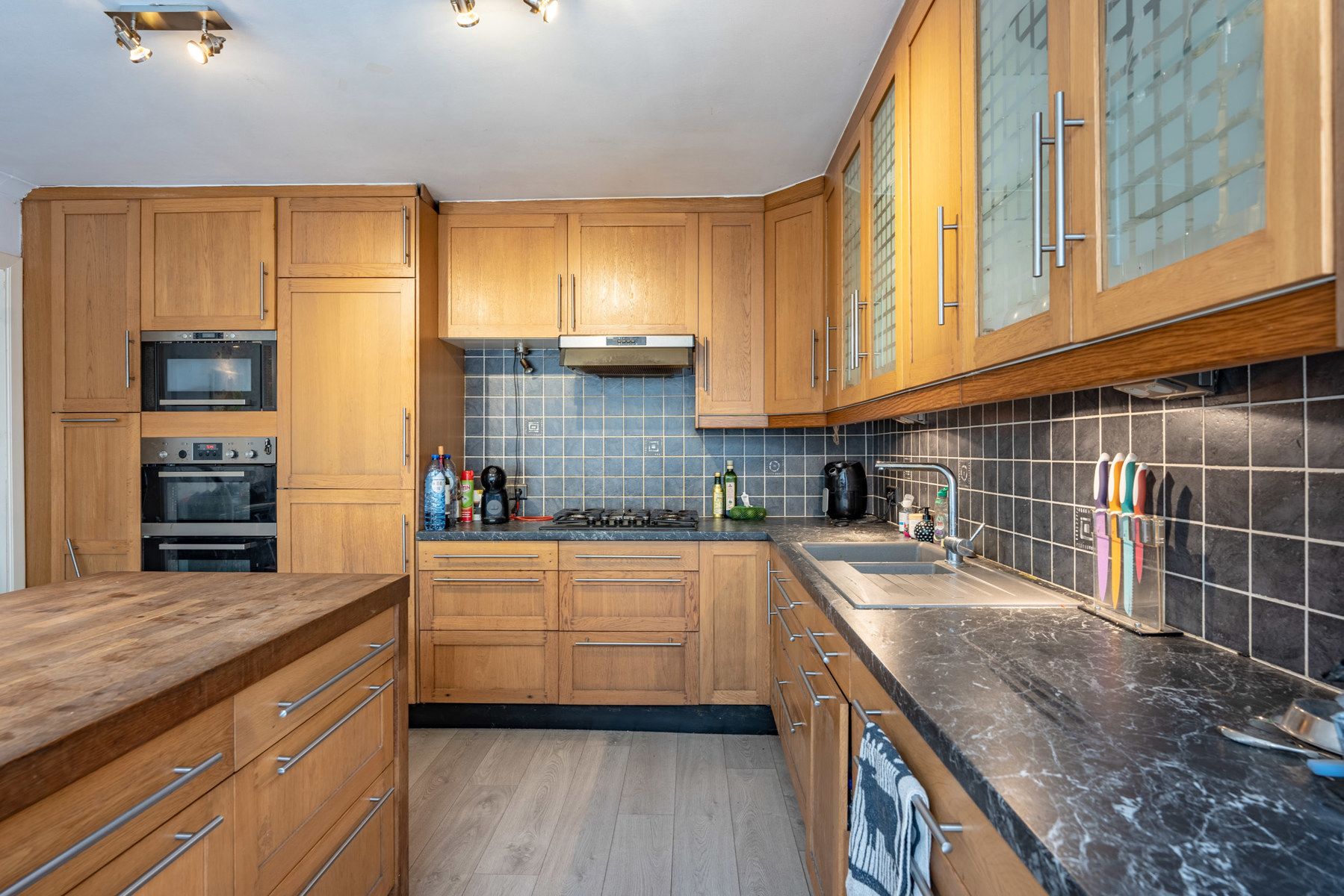 Instapklaar gelijkvloers appartement in hartje Stabroek! foto 4