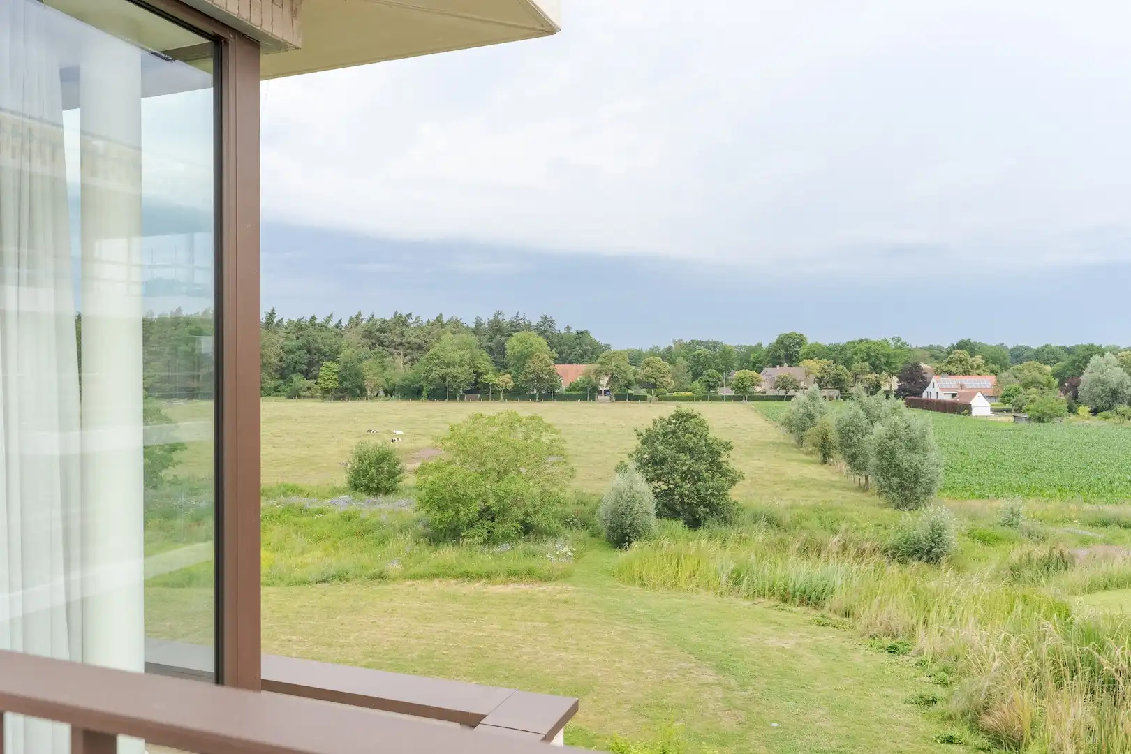 Hoogwaardig afgewerkt appartement op de derde verdieping met panoramisch zicht, terras, autostaanplaats en berging. foto 9