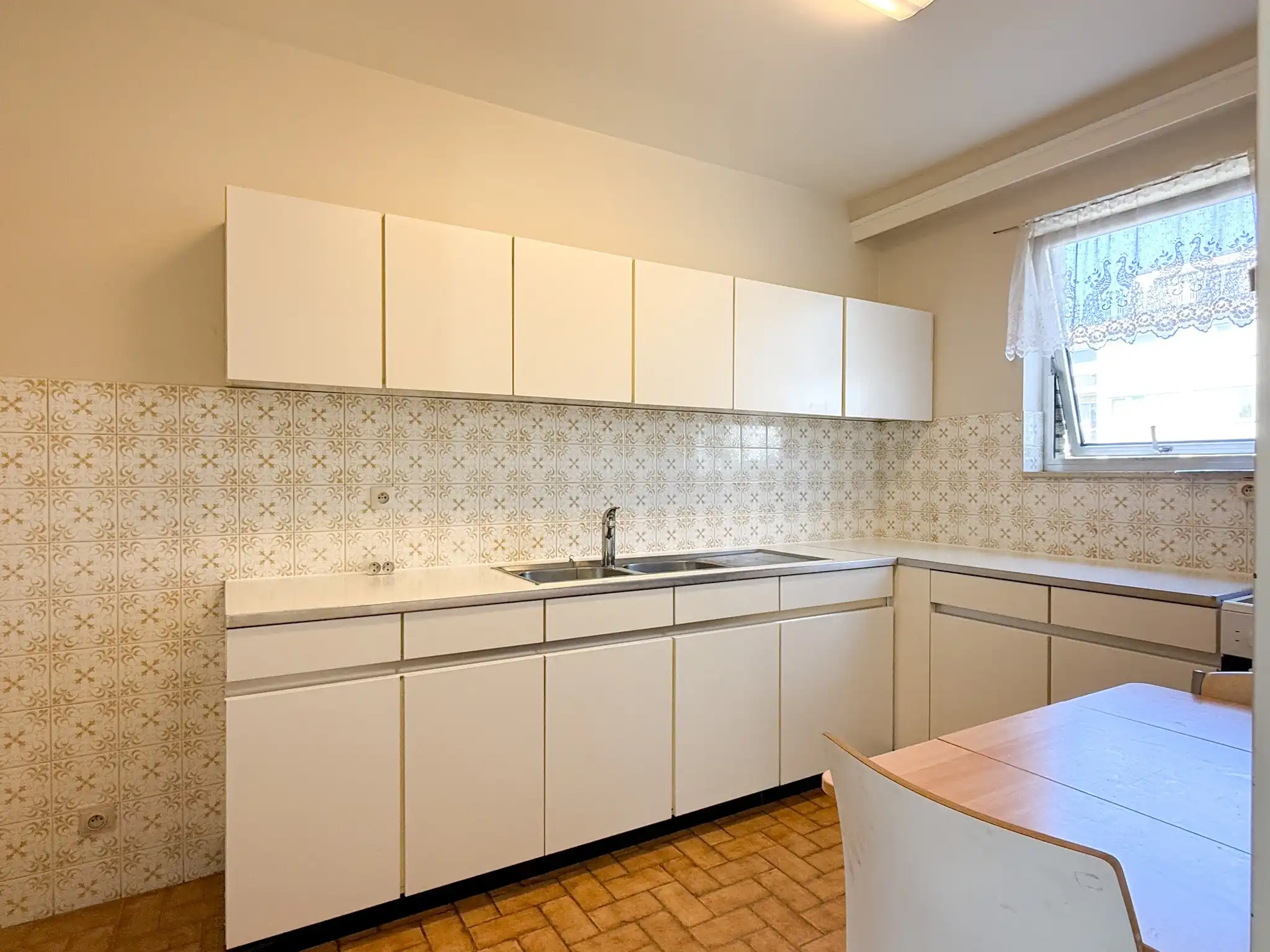 Ruim appartement met 2 slaapkamers en terras in het centrum van Beveren foto 8