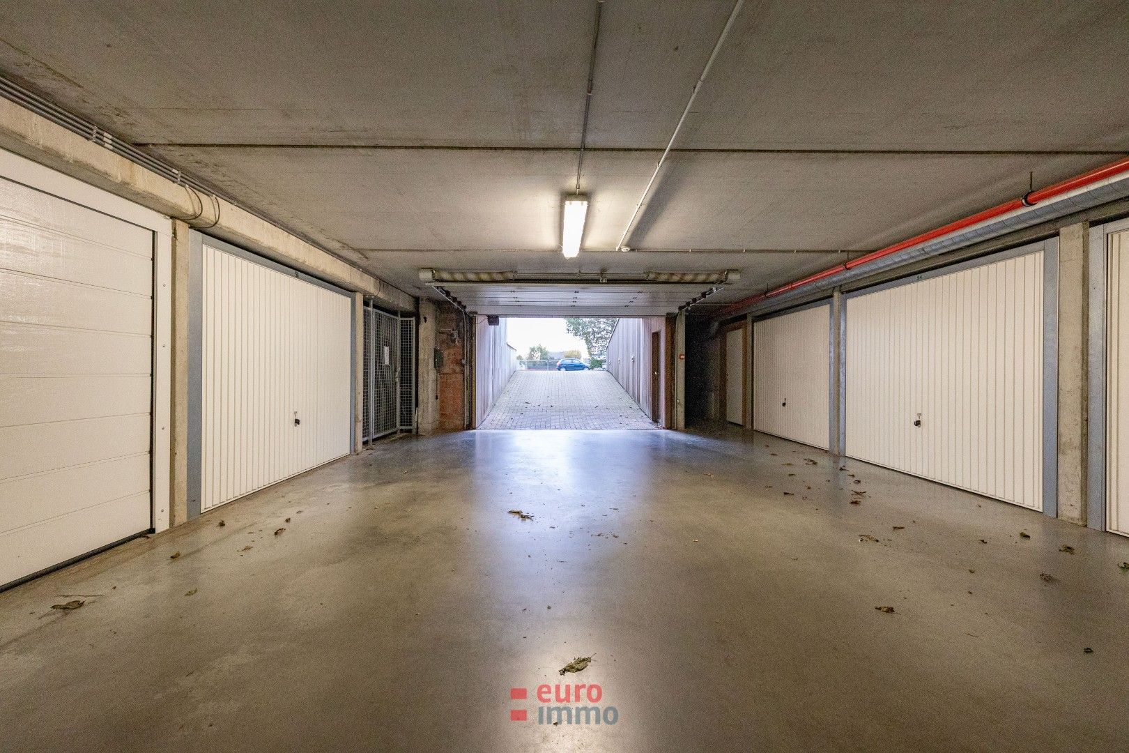 Uitzonderlijk grote garage in Residentie Zonnehaven II foto 5