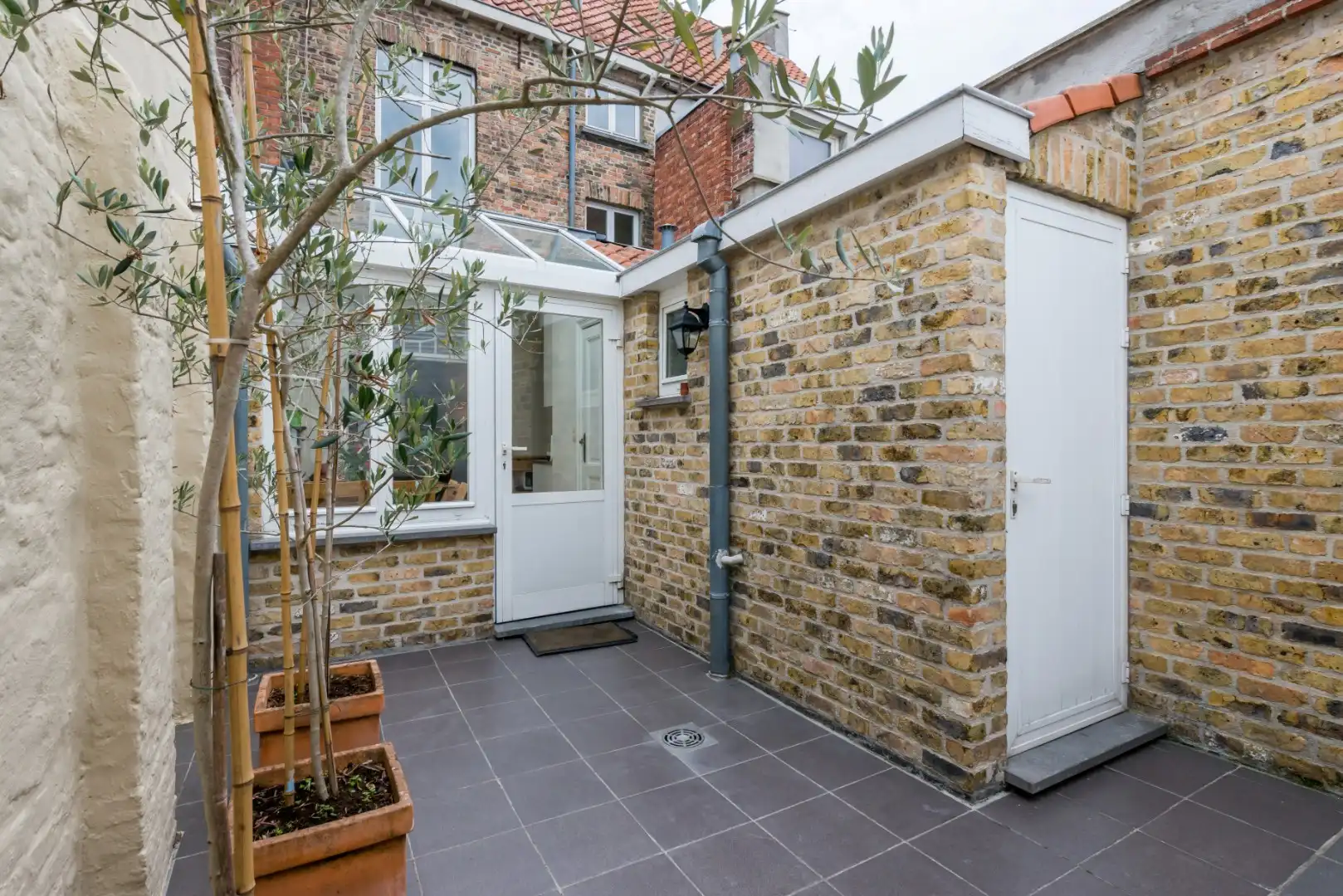Karaktervolle stadswoning met modern comfort en authentieke ziel foto 10