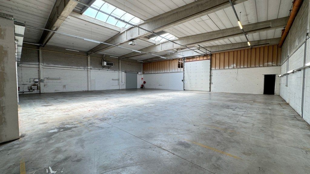 Magazijn met kantoor te huur nabij A12 in Aartselaar Business Estate foto 3