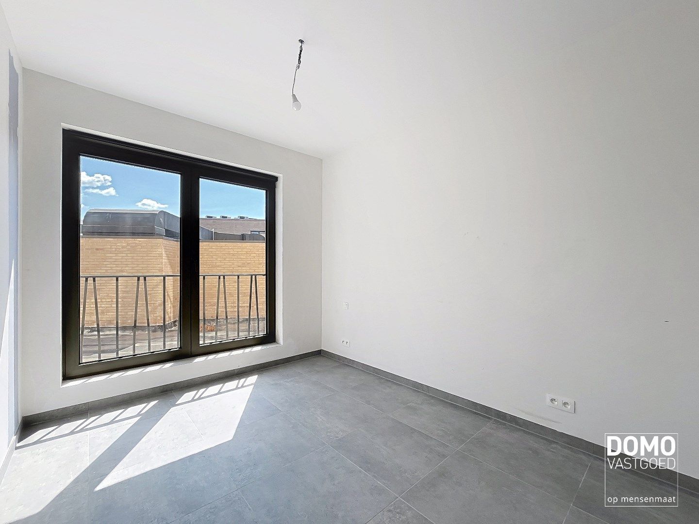 VOLLEDIG AFGEWERKT NIEUWBOUWAPPARTEMENT MET 2 SLAAPKAMERS, TERRAS, ONDERGRONDSE AUTOSTANDPLAATS EN KELDERBERGING IN RESIDENTIE "DE KWINT" TE ZONHOVEN  foto 7