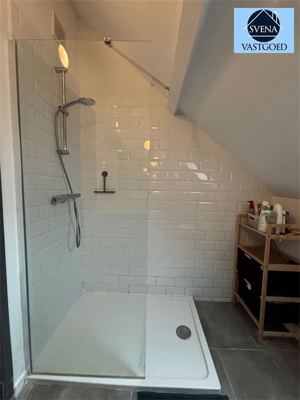 VOLLEDIG GERENOVEERDE WONING MET 3 SLAAPKAMERS EN TERRAS foto 6