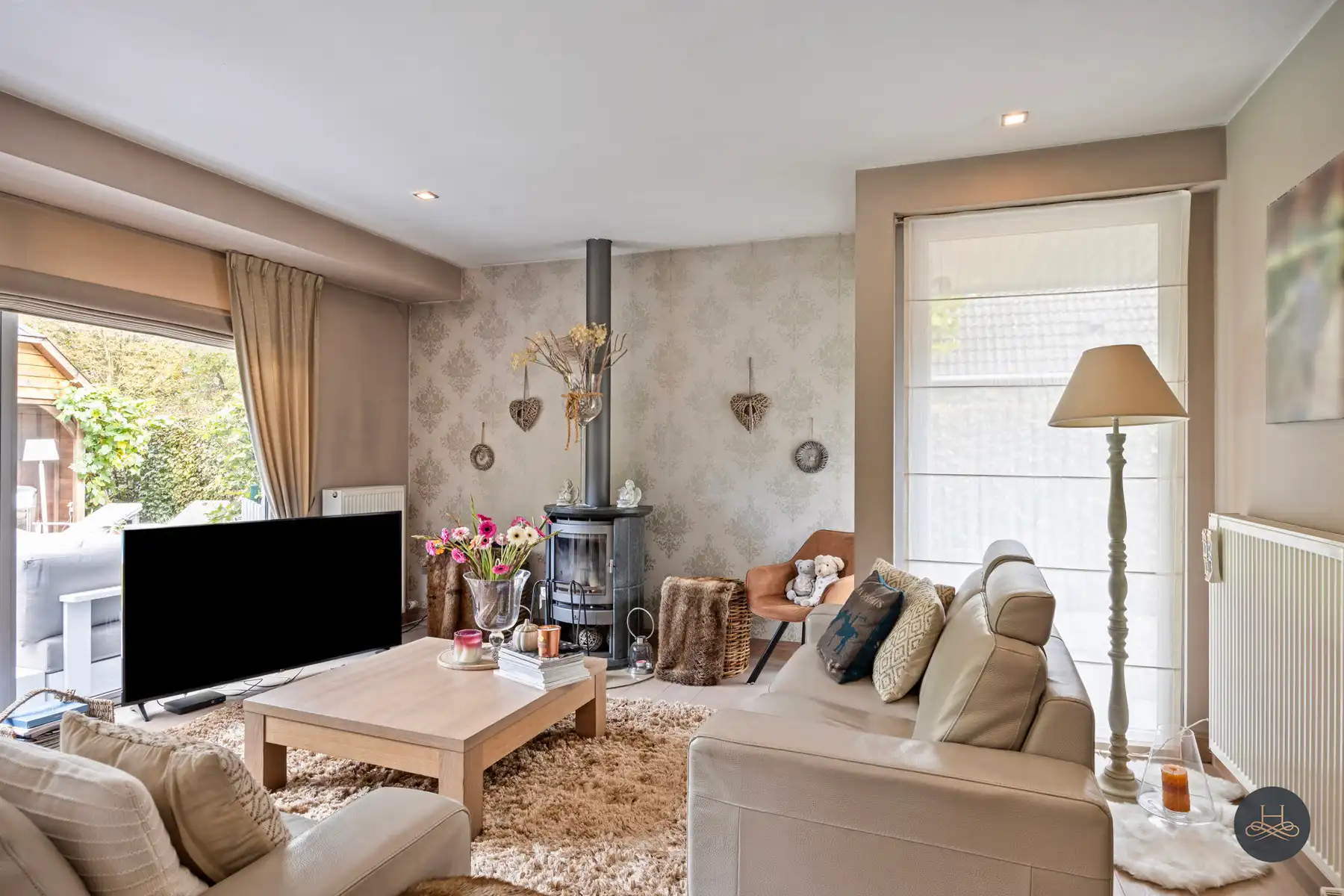 Imposante ruime villa met zwembad en een prachtige tuin foto 15