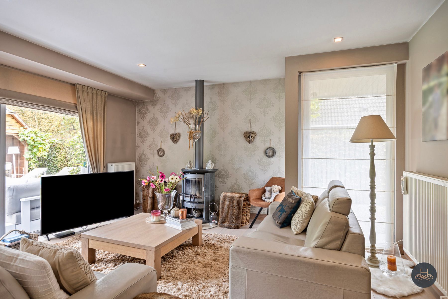 Imposante ruime villa met zwembad en een prachtige tuin foto 15