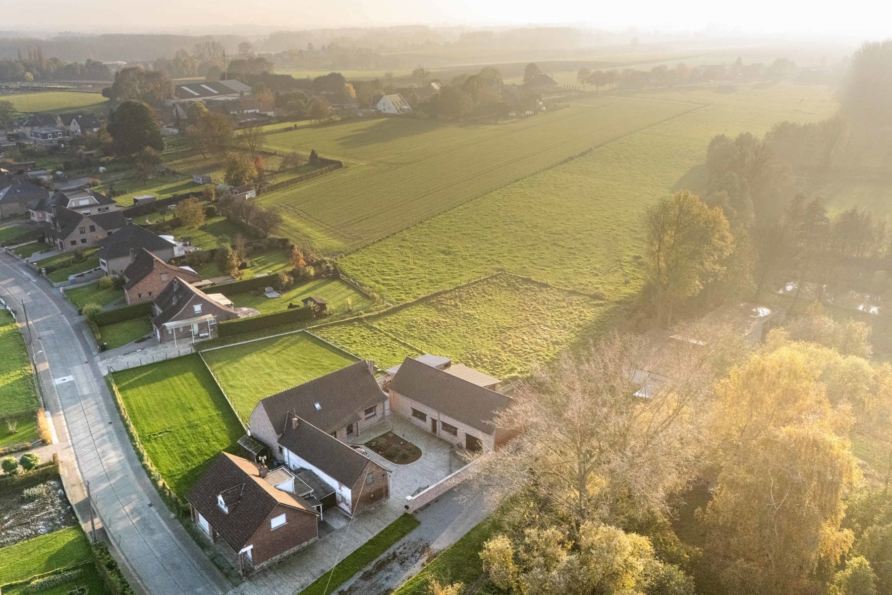 Vierkantshoeve met loods/stalling + weide op 0,5ha foto 24