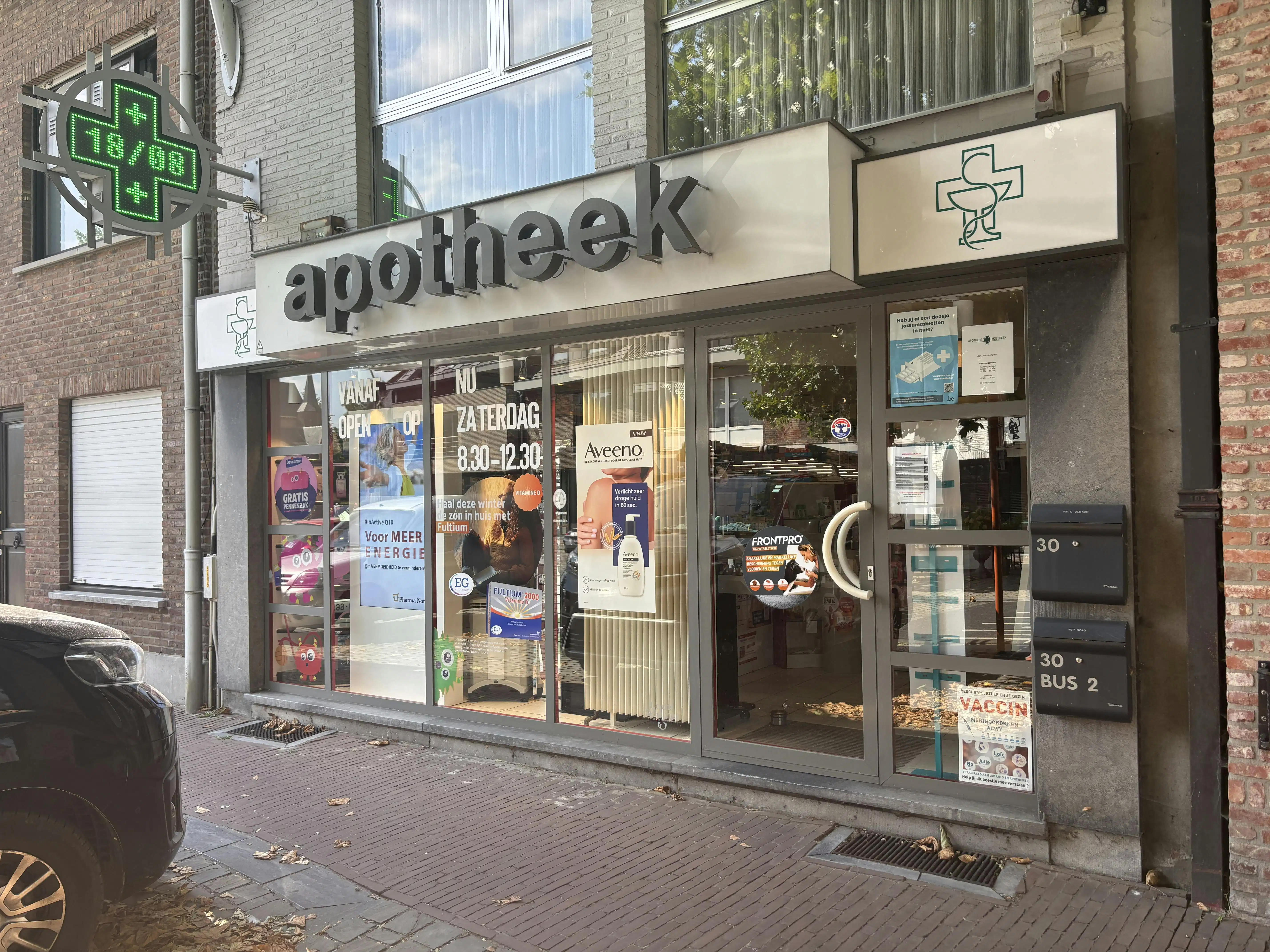 Handelspand met woonst te koop in centrum Brecht! foto {{pictureIndex}}