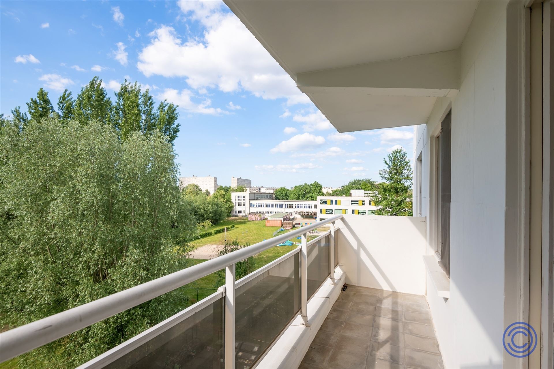 Ruim 3-slpk appartement met zonnig terras en P! foto 3