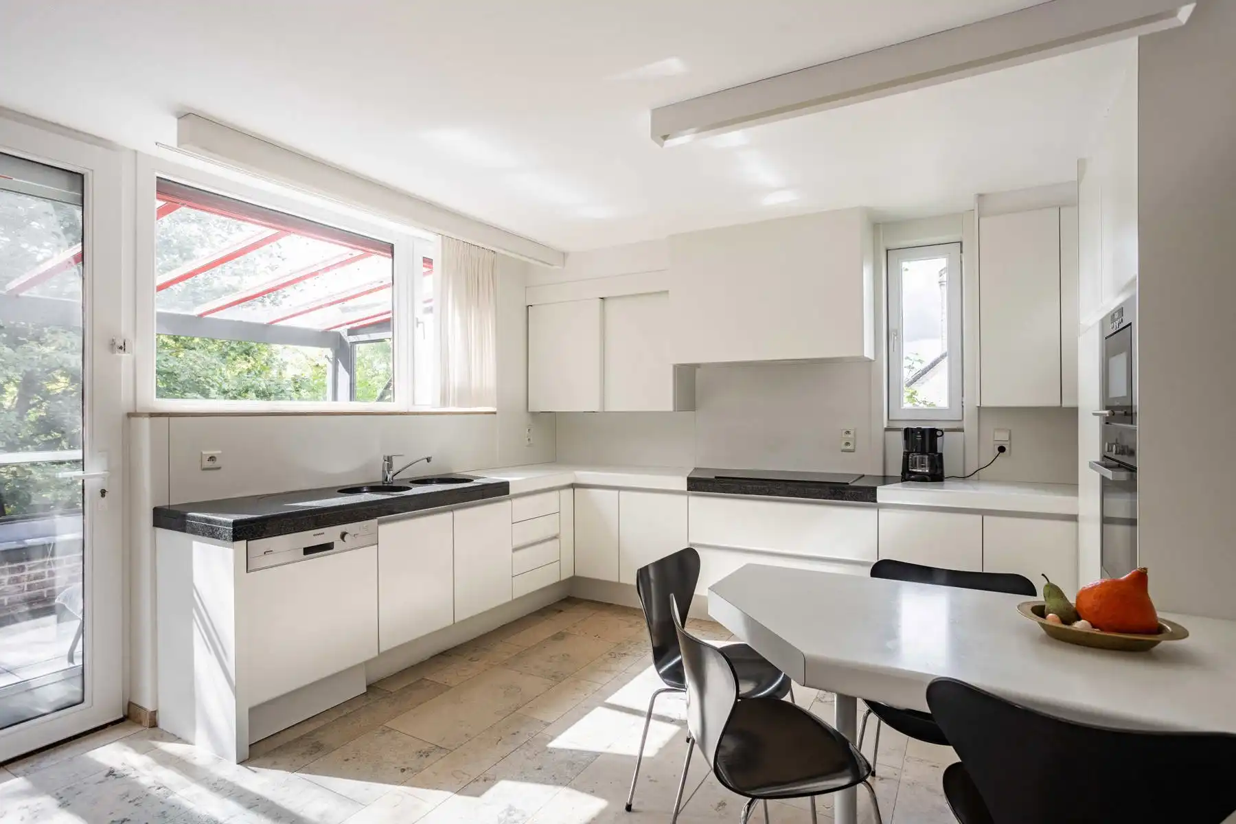 Ruime villa op perceel van 31a met gunstig uitzicht foto 10