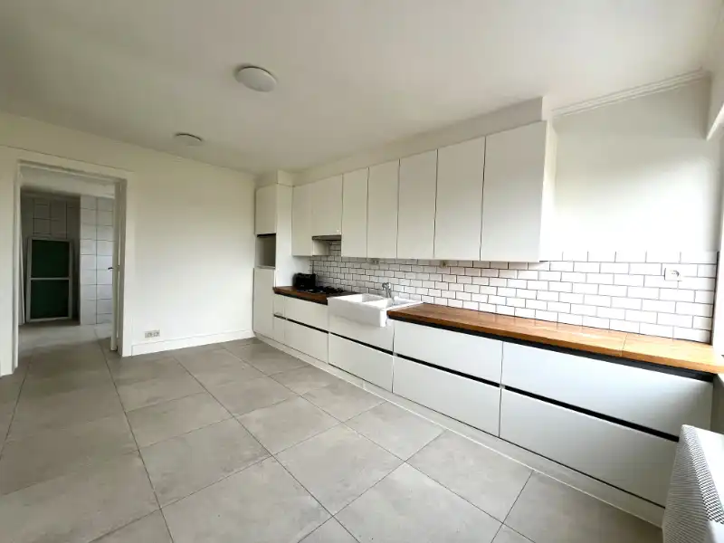 Landelijk gelegen woning met tuin en 3 garages foto 10