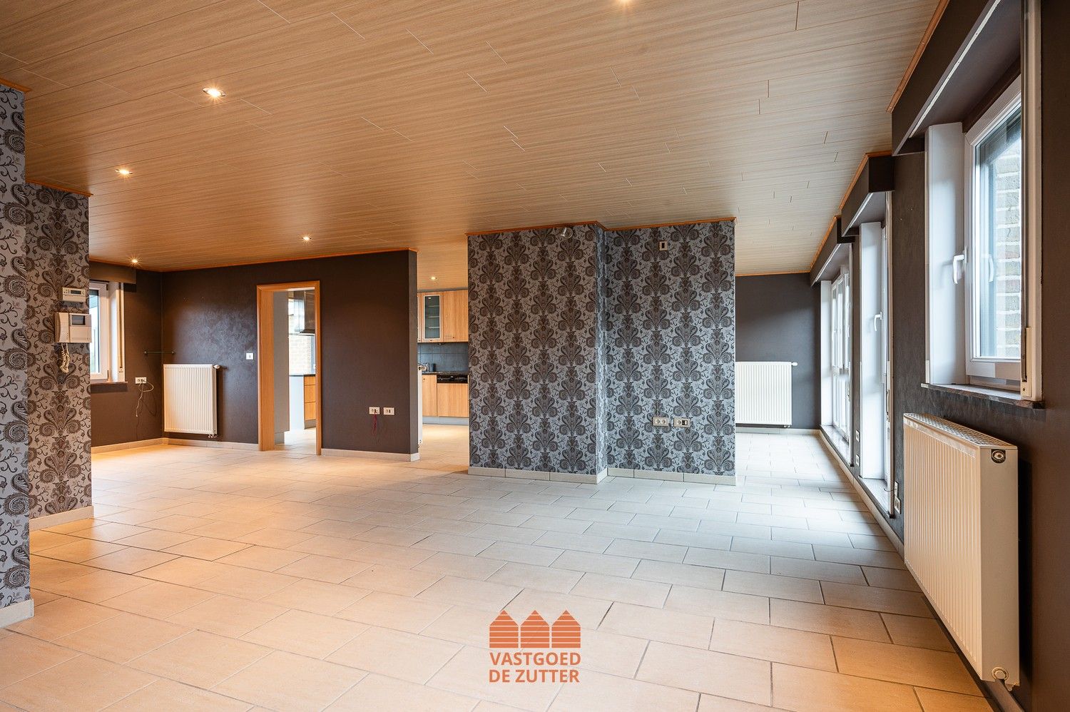 Ruime woning met garage en verhuurde studio foto 3