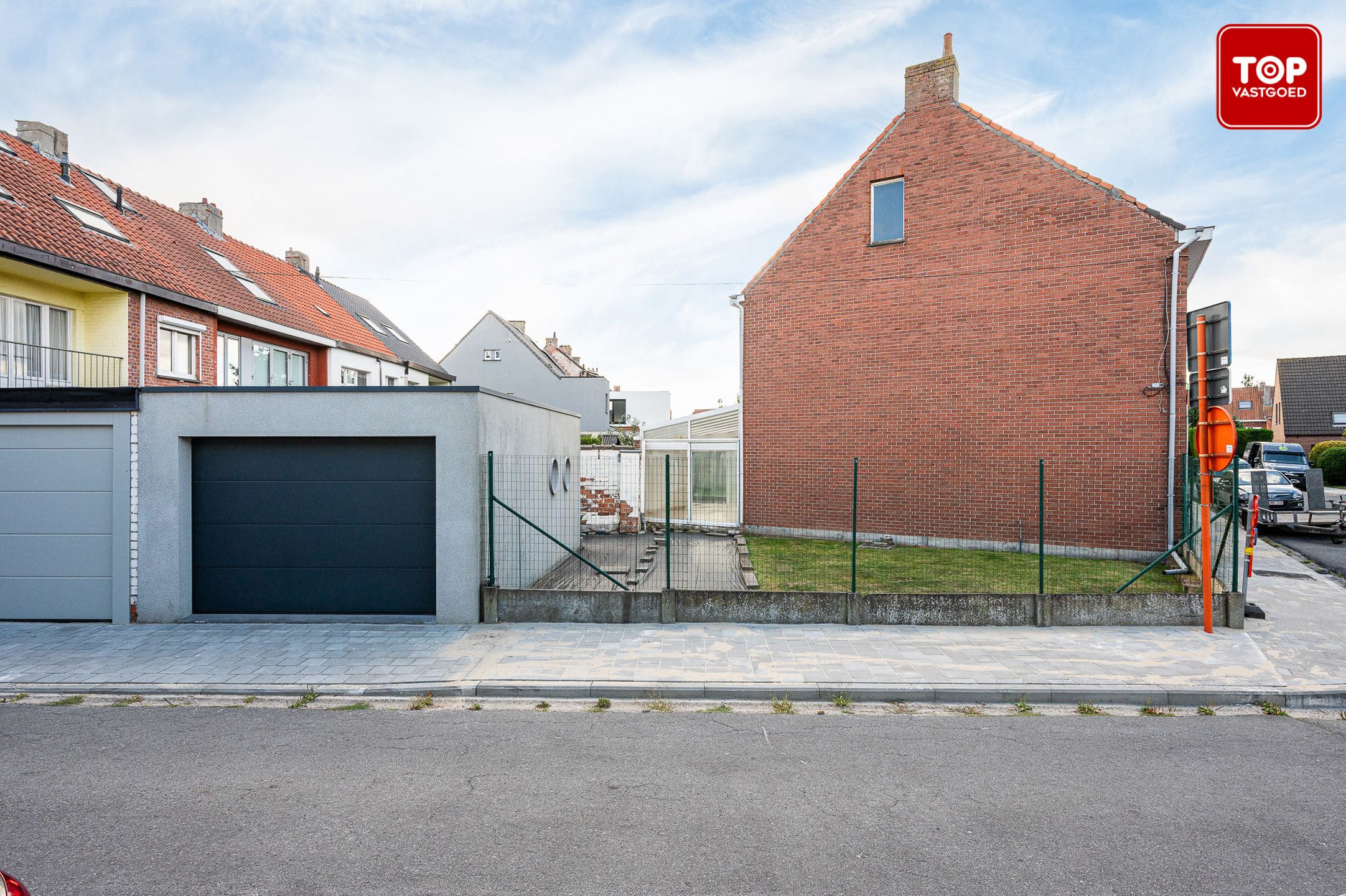Te renoveren half open woning met tuin en garage. foto 17
